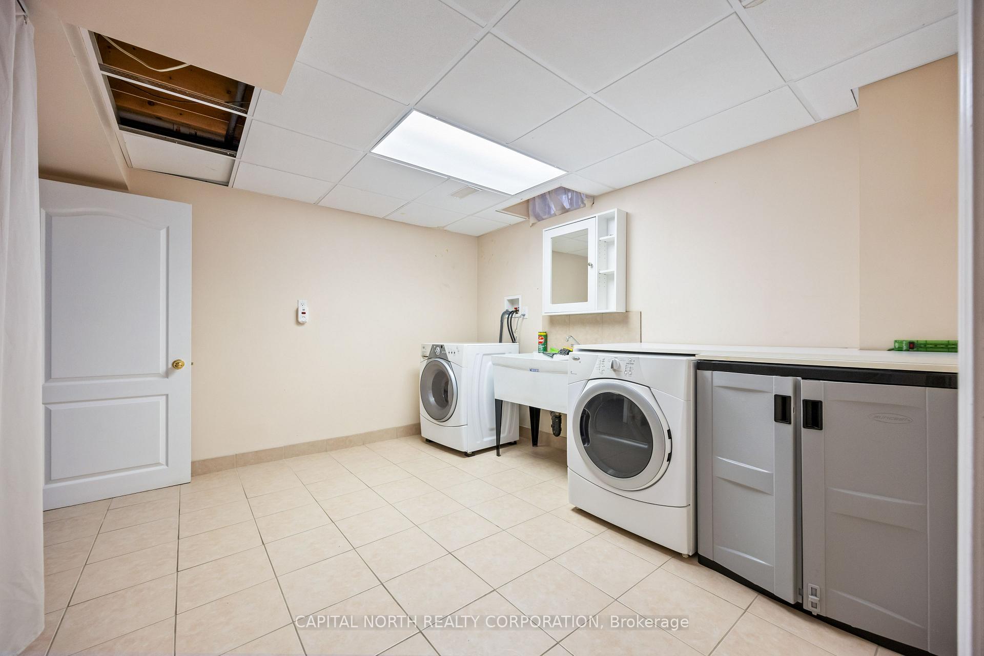 Photo 21 of 65 Amy Court, Vaughan, East Woodbridge — HOMEH