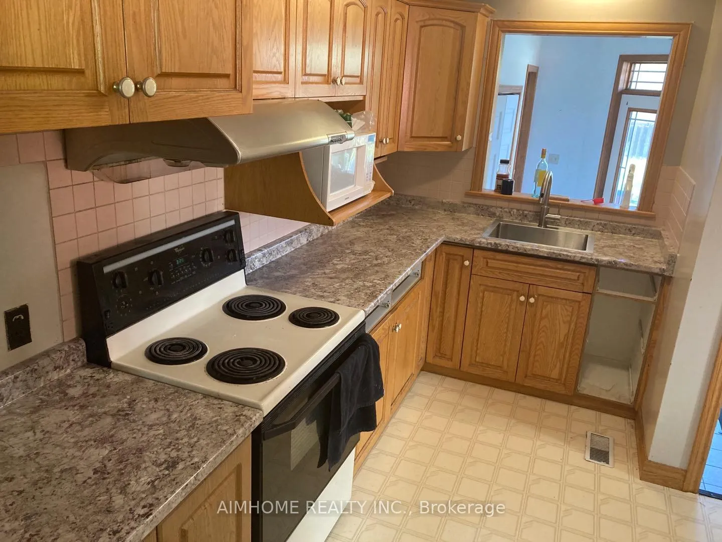 Photo 4 of 76 Elgin Crescent, Waterloo — HOMEH