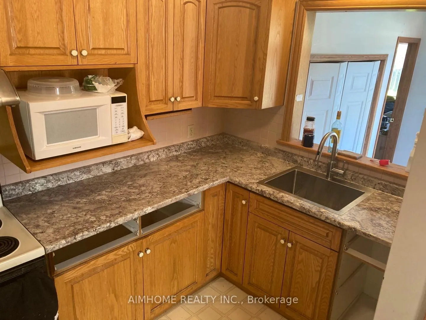 Photo 6 of 76 Elgin Crescent, Waterloo — HOMEH