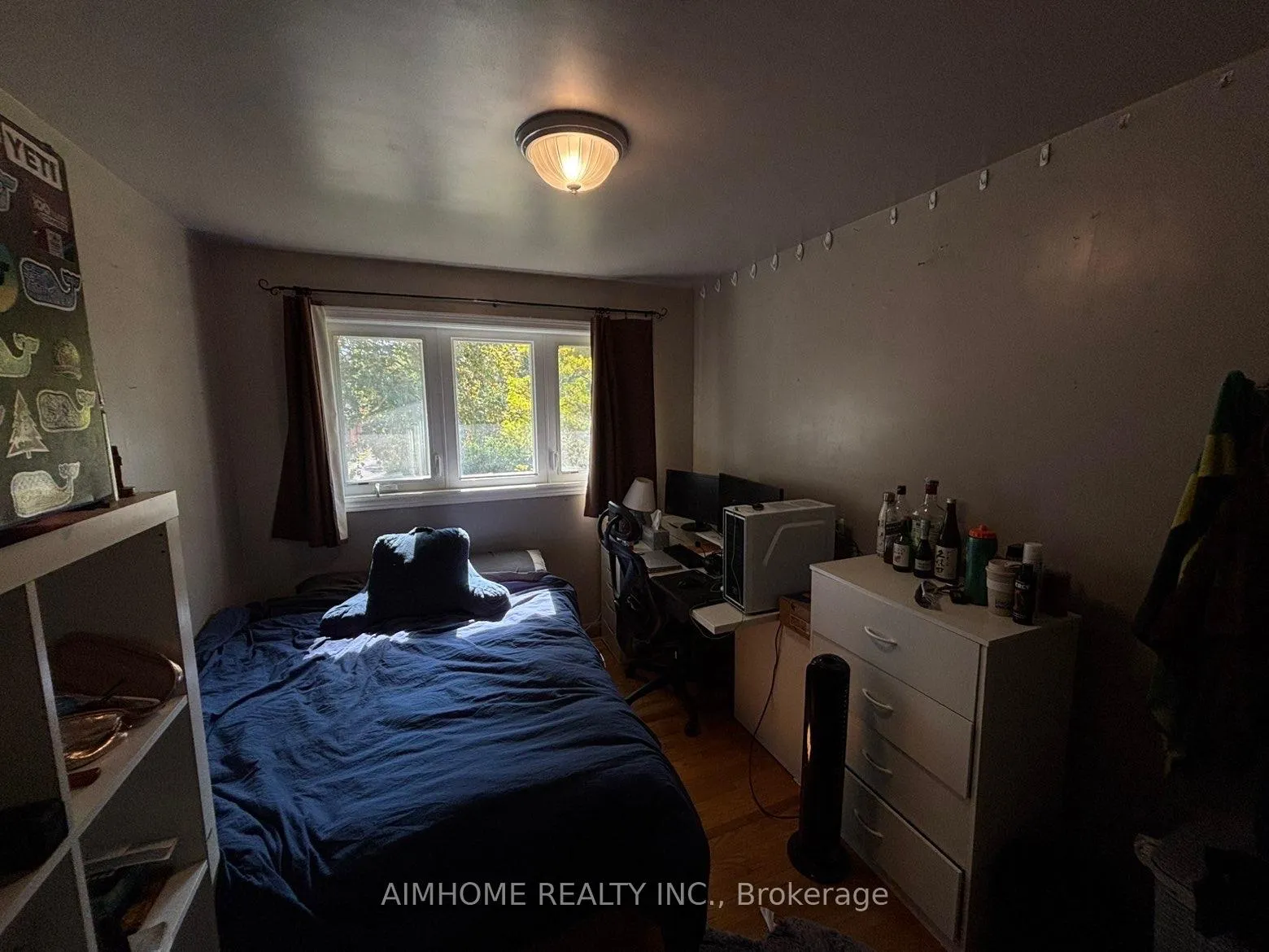 Photo 10 of 76 Elgin Crescent, Waterloo — HOMEH