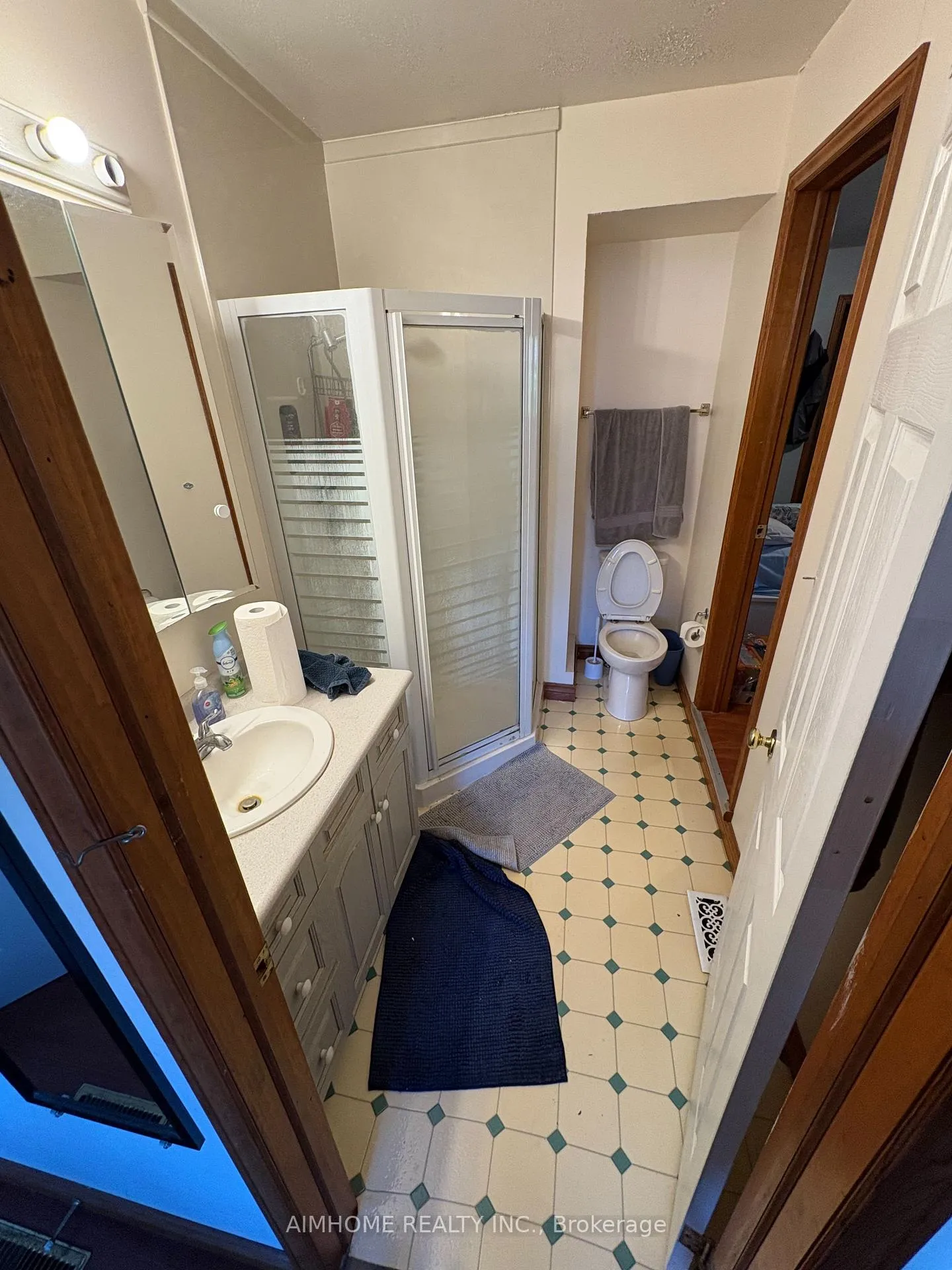 Photo 17 of 76 Elgin Crescent, Waterloo — HOMEH