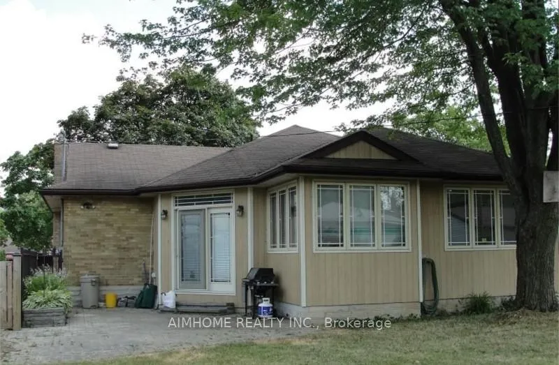 Photo 18 of 76 Elgin Crescent, Waterloo — HOMEH