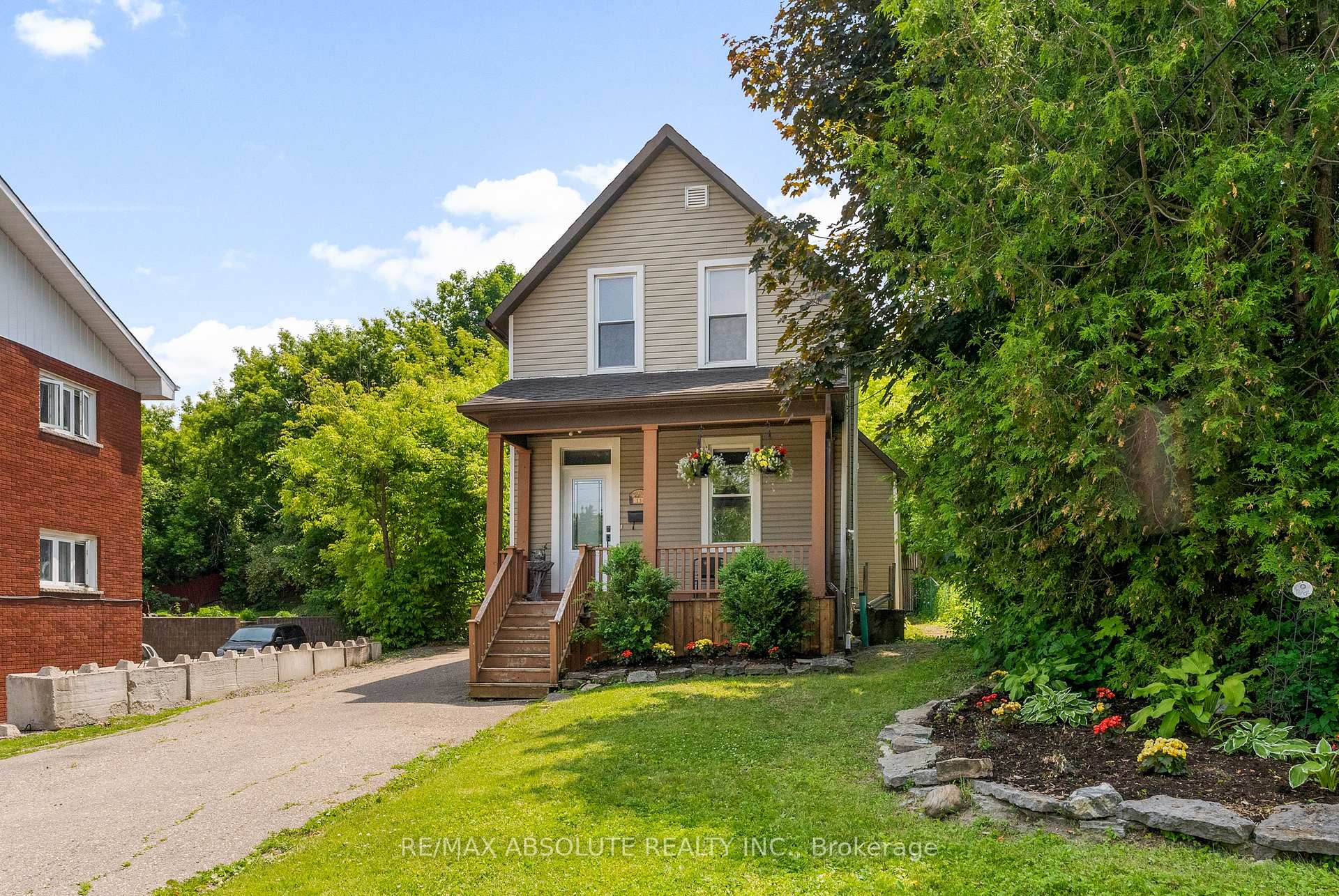 Photo 2 of 134 Victoria Street, Arnprior — HOMEH