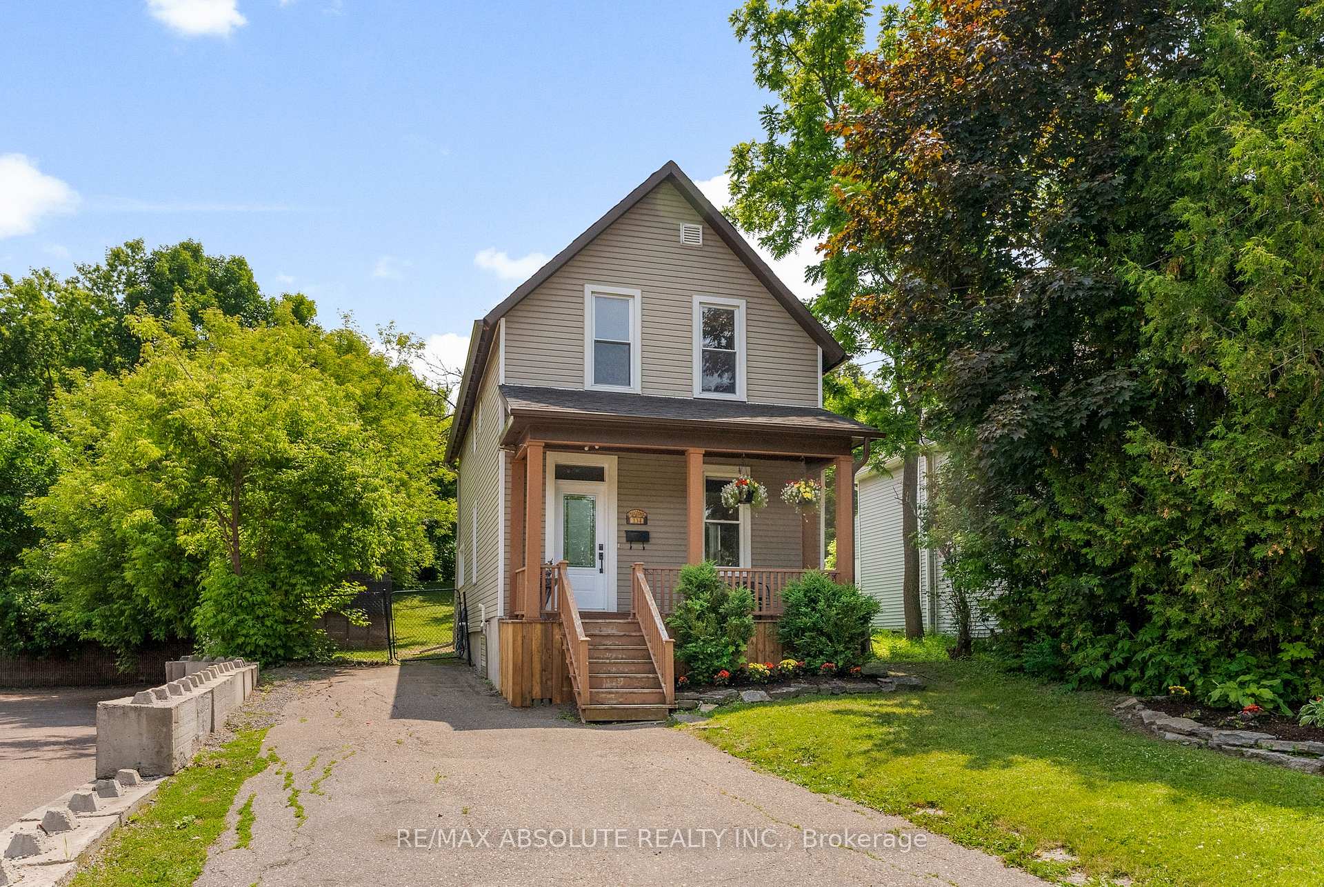 Photo 3 of 134 Victoria Street, Arnprior — HOMEH