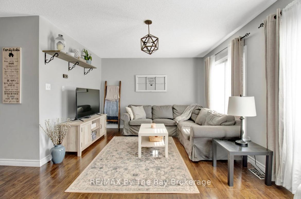 Photo 3 of 79 Fernbrook Drive, Wasaga Beach — HOMEH