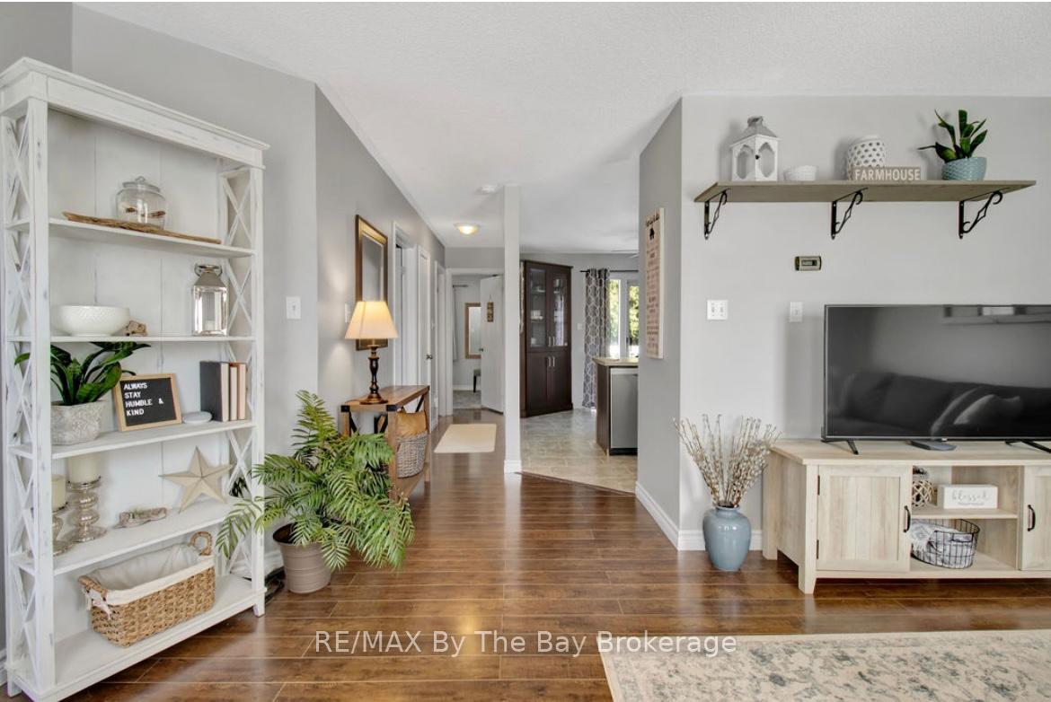 Photo 5 of 79 Fernbrook Drive, Wasaga Beach — HOMEH