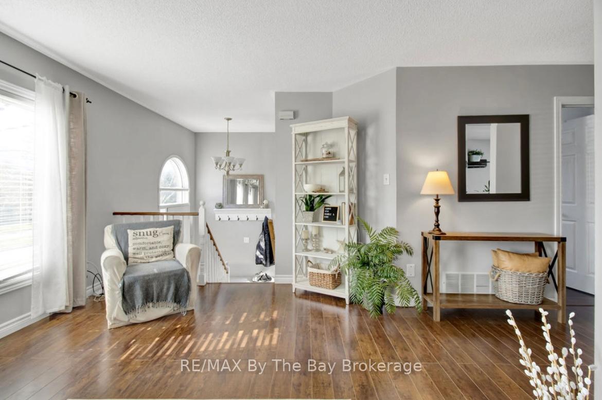 Photo 6 of 79 Fernbrook Drive, Wasaga Beach — HOMEH