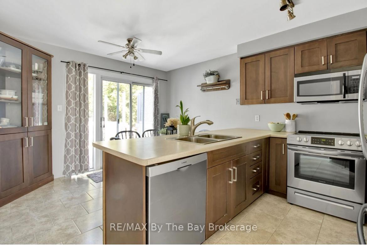 Photo 7 of 79 Fernbrook Drive, Wasaga Beach — HOMEH