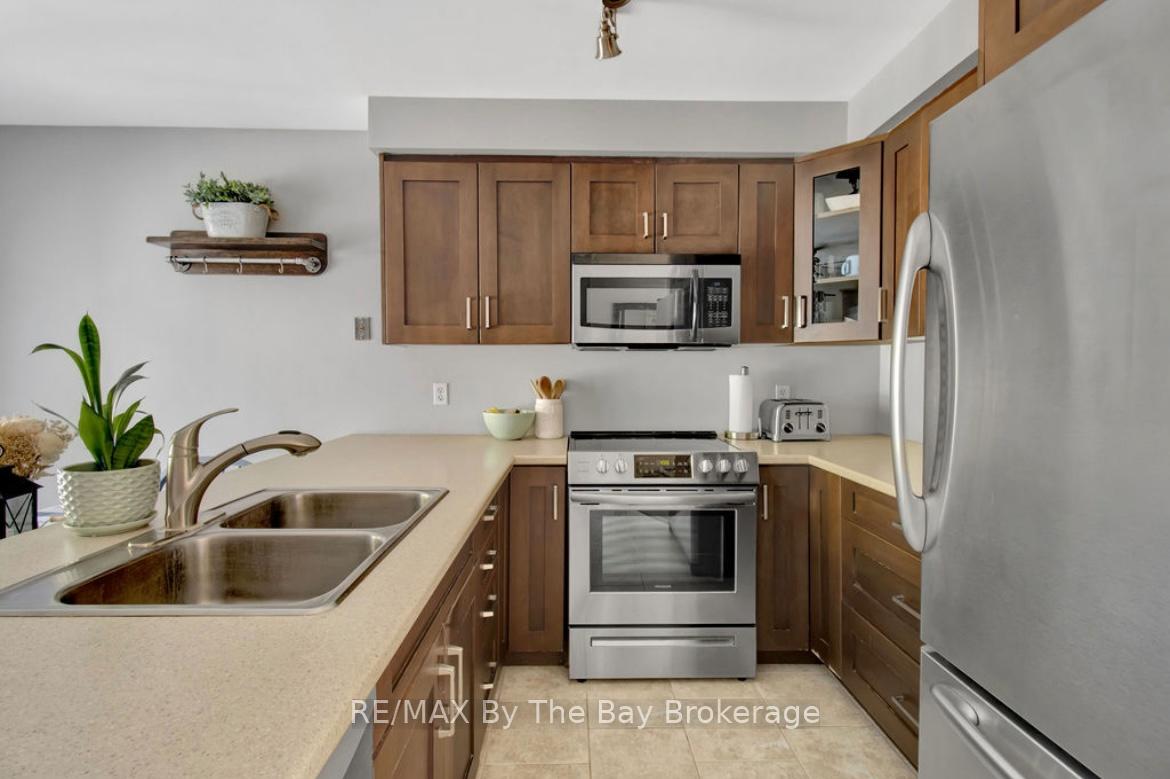 Photo 8 of 79 Fernbrook Drive, Wasaga Beach — HOMEH