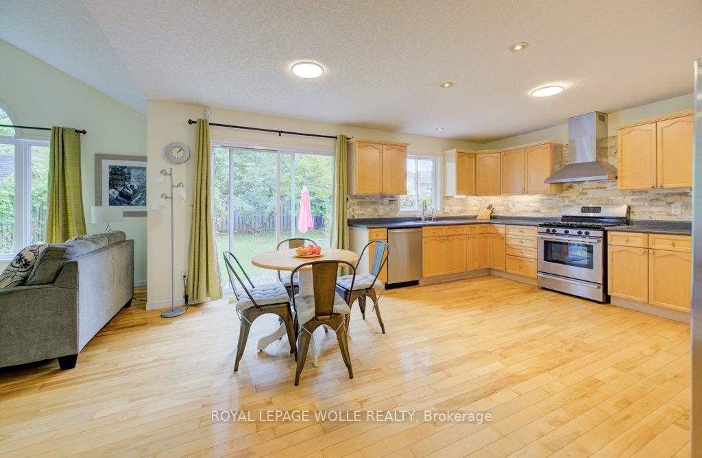 Photo 11 of 704 Shediac Crescent, Waterloo — HOMEH