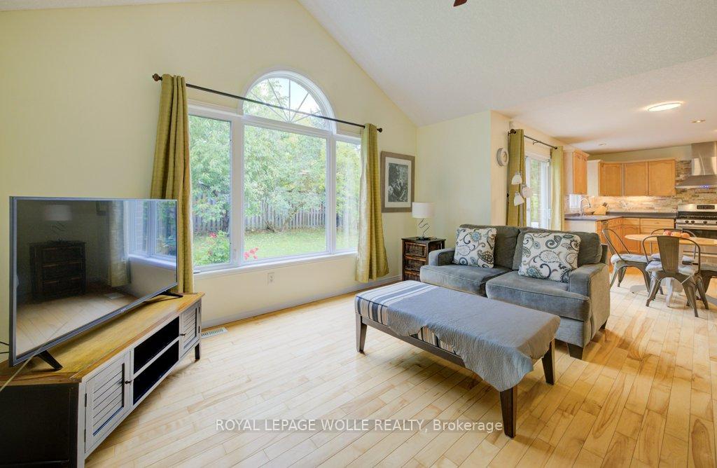 Photo 20 of 704 Shediac Crescent, Waterloo — HOMEH