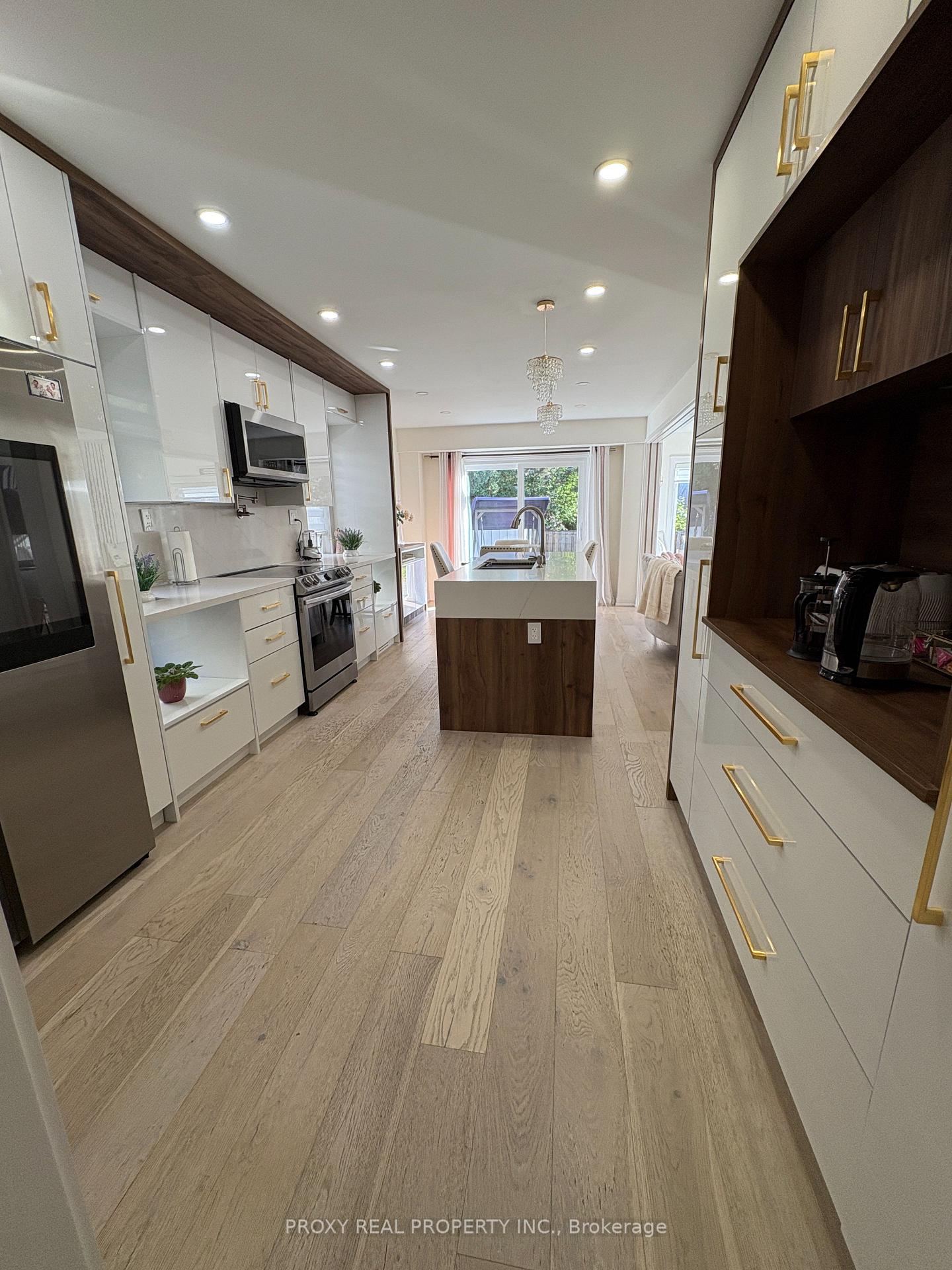 Photo 4 of 79 Mullen Drive, Vaughan, Brownridge — HOMEH