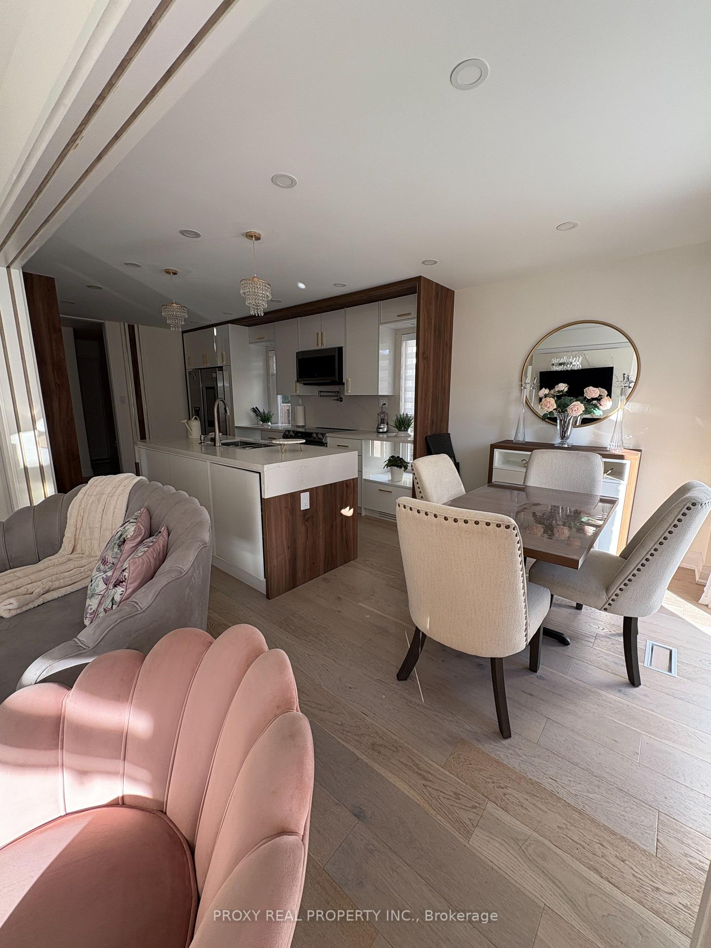 Photo 6 of 79 Mullen Drive, Vaughan, Brownridge — HOMEH