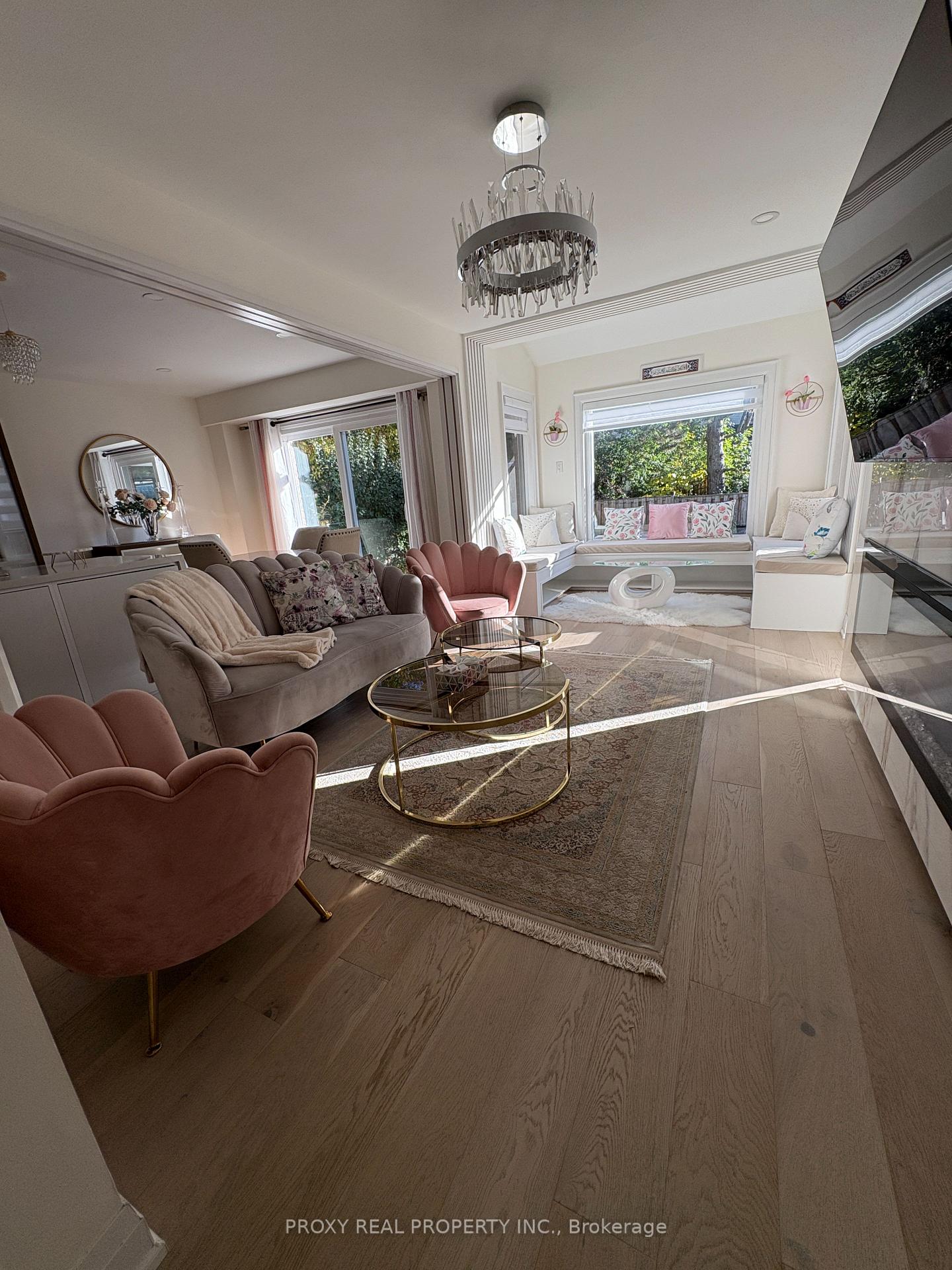 Photo 9 of 79 Mullen Drive, Vaughan, Brownridge — HOMEH