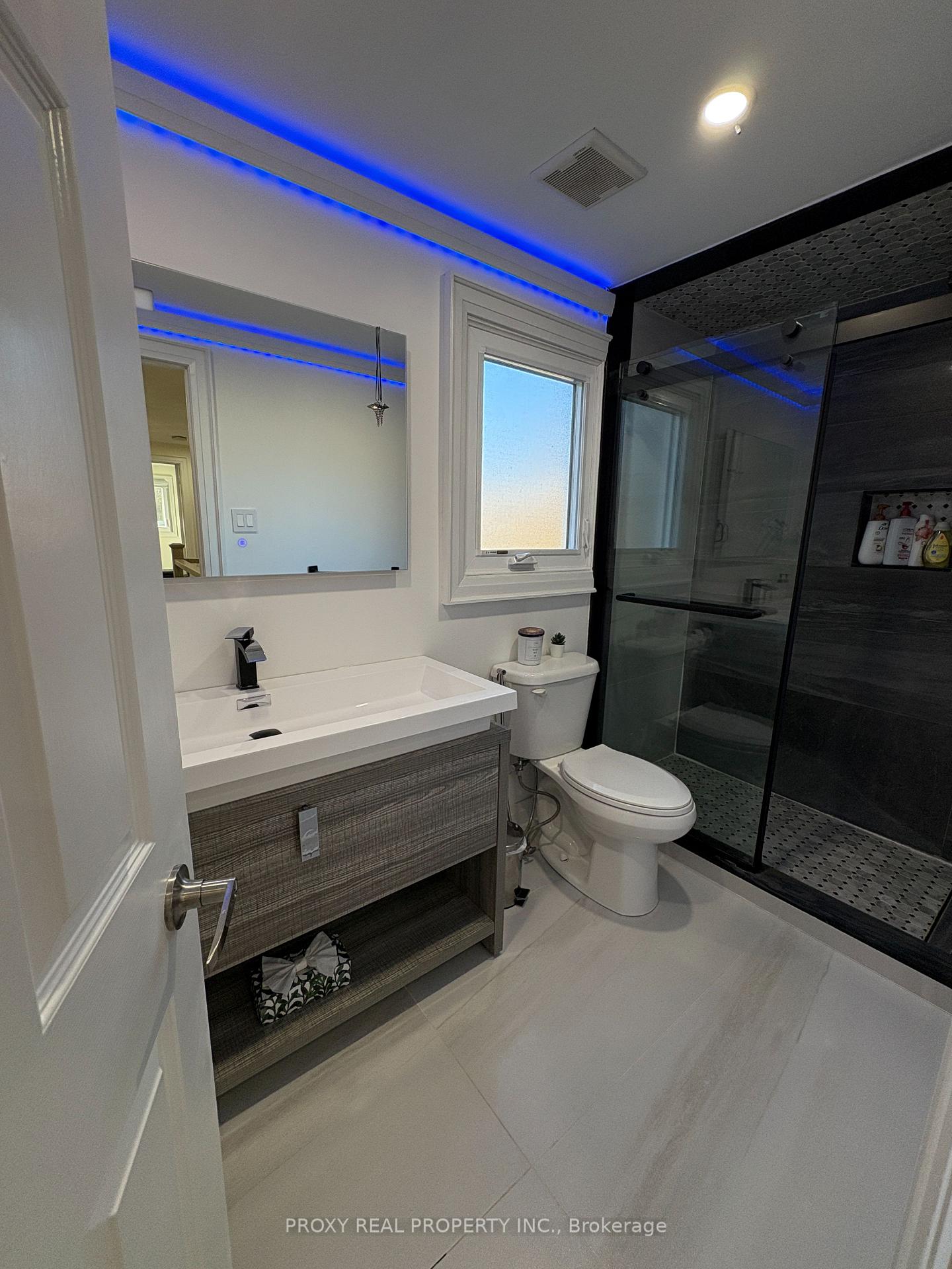 Photo 17 of 79 Mullen Drive, Vaughan, Brownridge — HOMEH