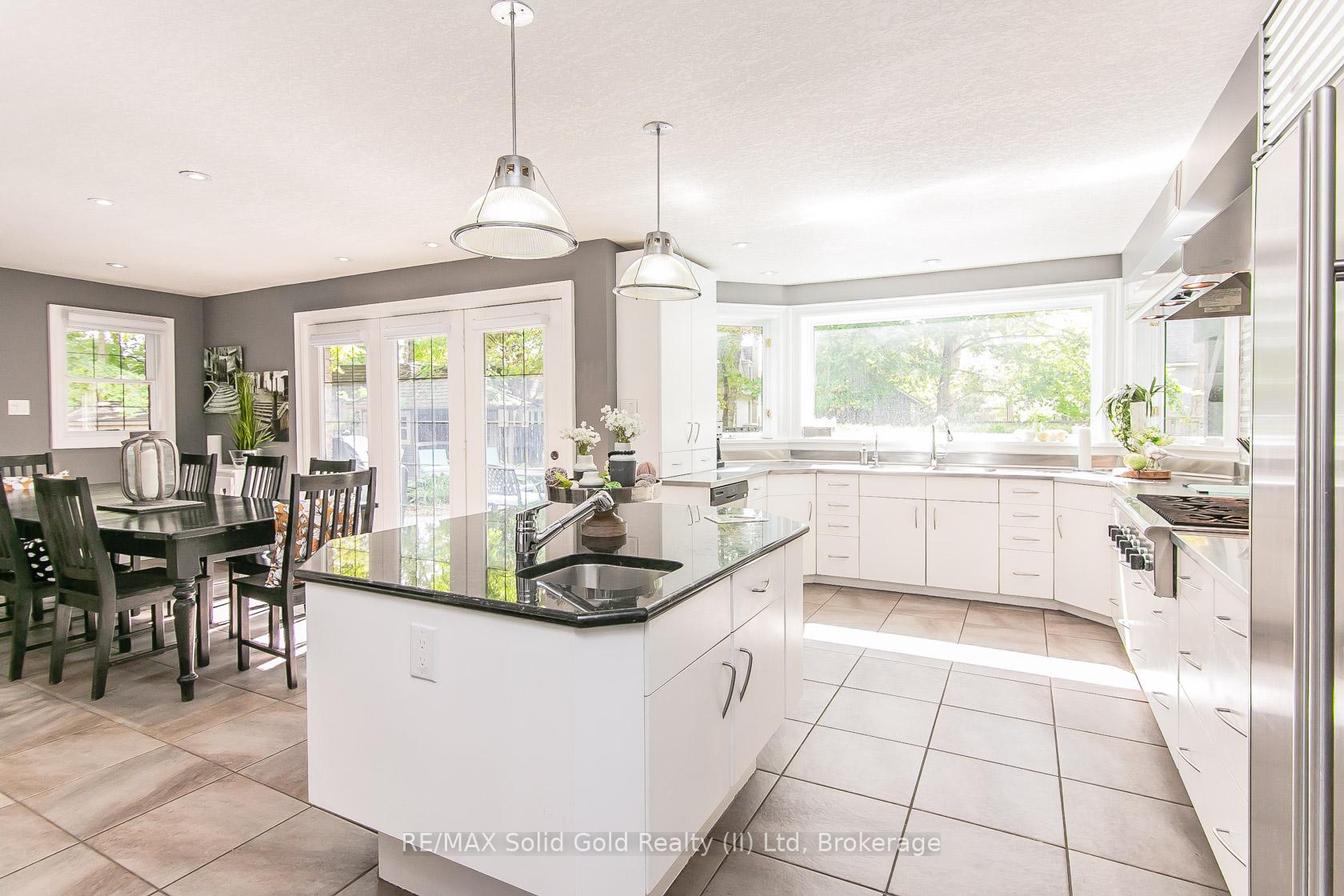 Photo 11 of 358 Green Acres Drive, Waterloo — HOMEH