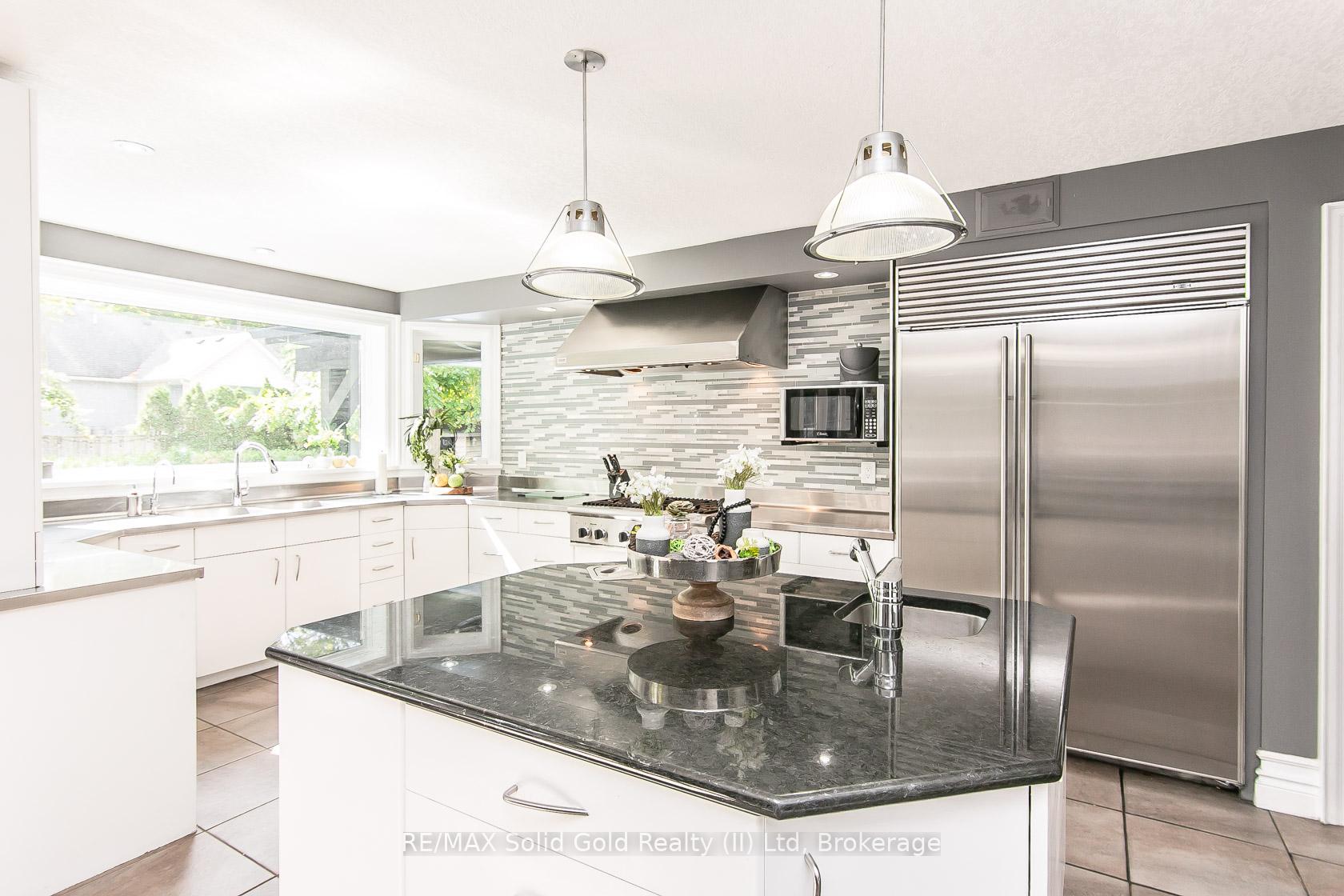 Photo 13 of 358 Green Acres Drive, Waterloo — HOMEH