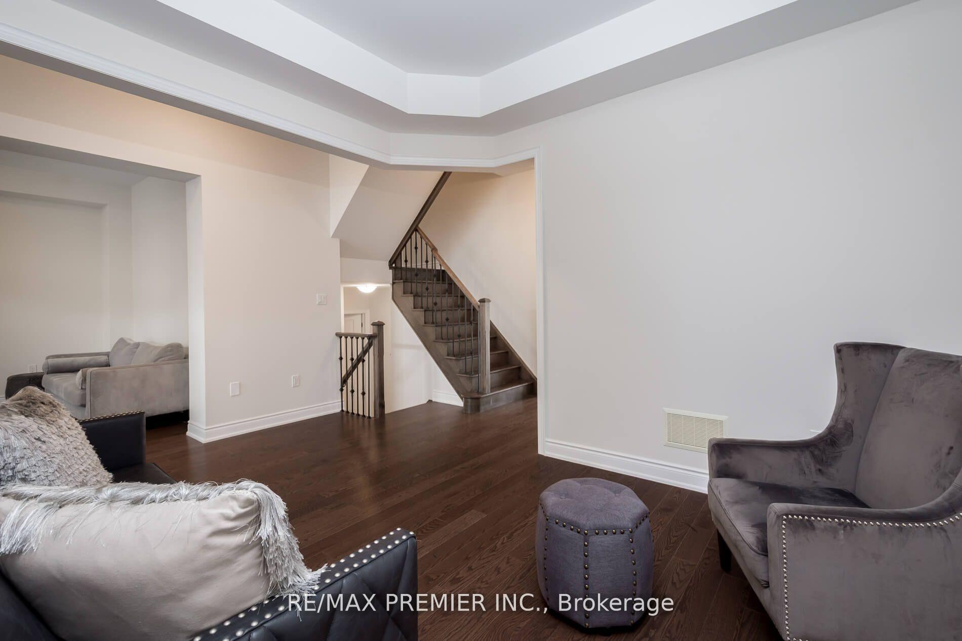 Photo 7 of 115 Rotondo Crescent, Vaughan, Kleinburg — HOMEH