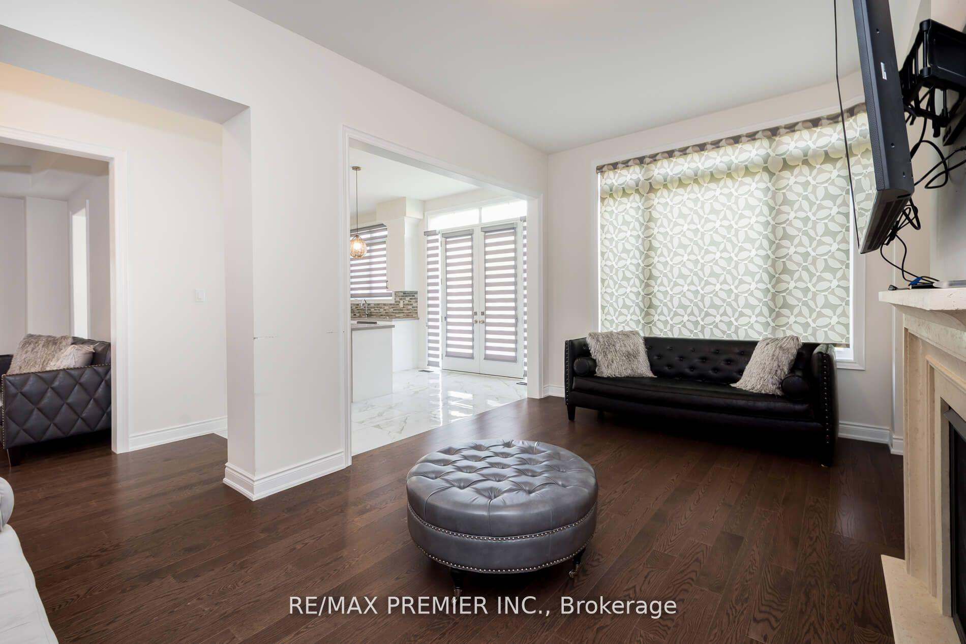 Photo 10 of 115 Rotondo Crescent, Vaughan, Kleinburg — HOMEH