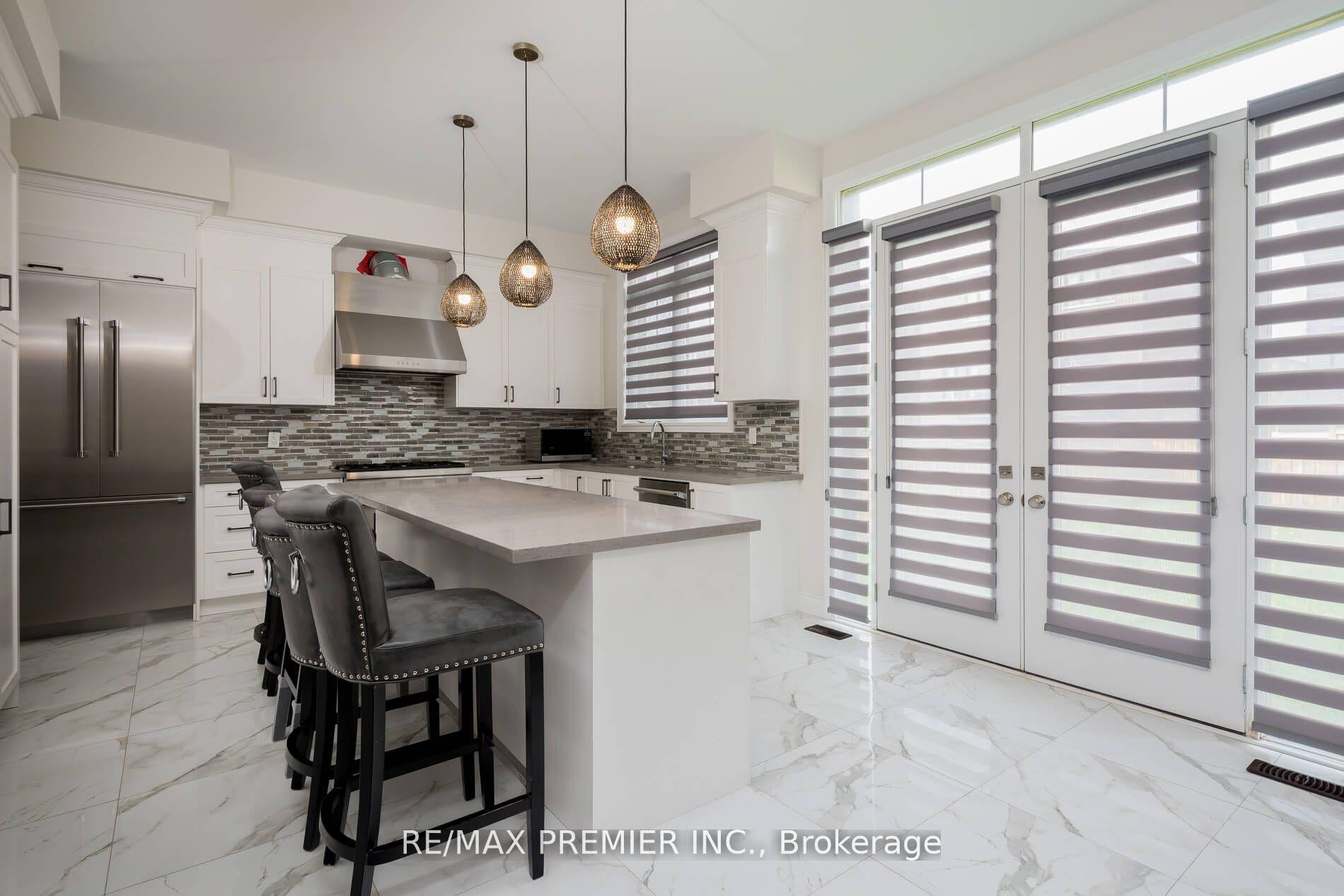 Photo 11 of 115 Rotondo Crescent, Vaughan, Kleinburg — HOMEH