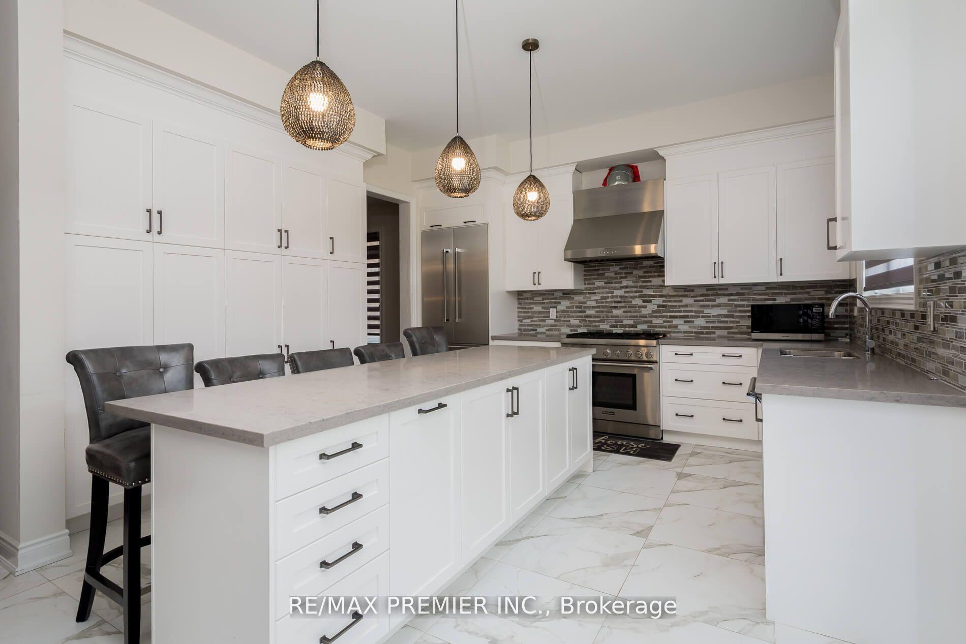 Photo 12 of 115 Rotondo Crescent, Vaughan, Kleinburg — HOMEH
