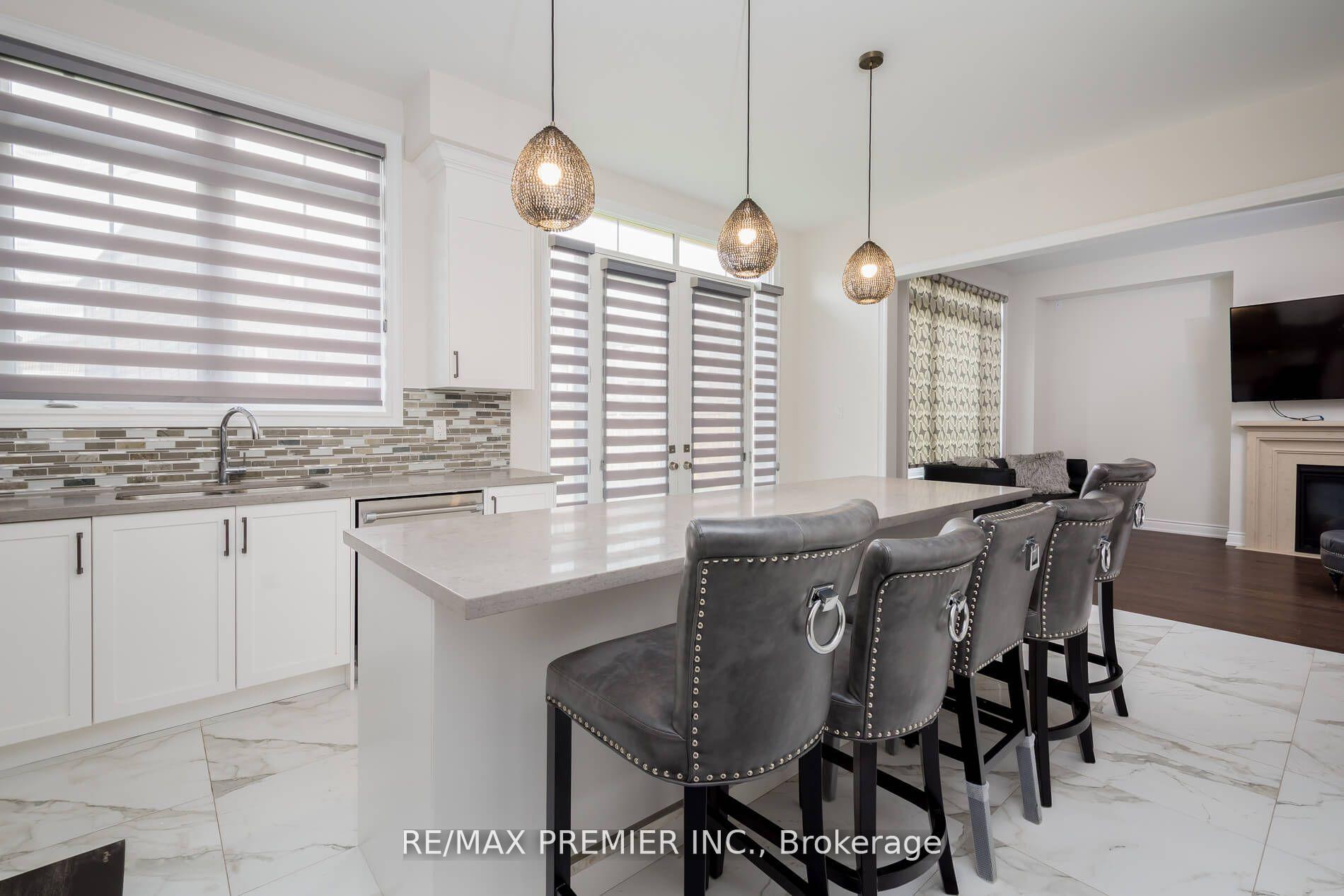 Photo 14 of 115 Rotondo Crescent, Vaughan, Kleinburg — HOMEH