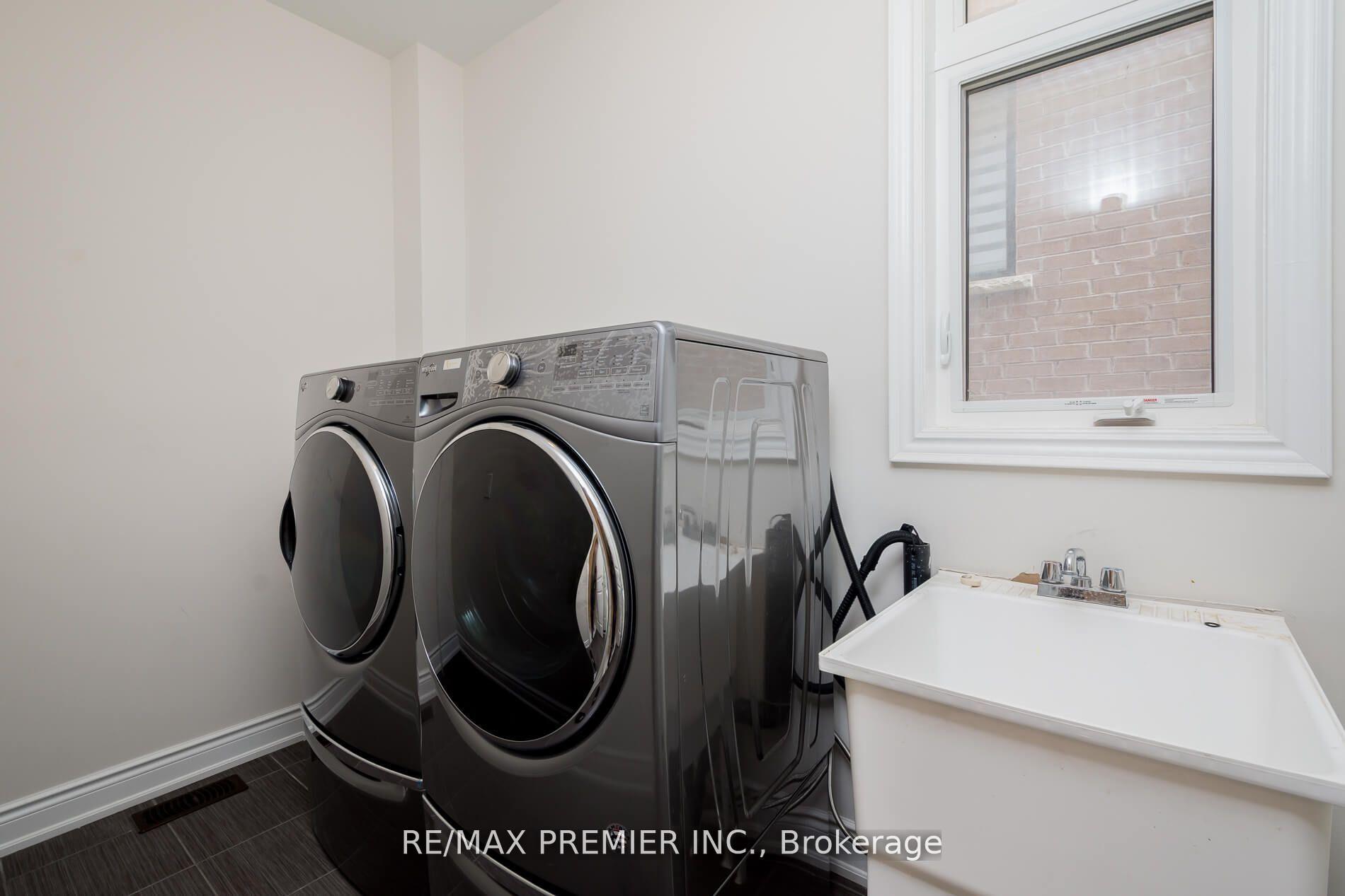 Photo 16 of 115 Rotondo Crescent, Vaughan, Kleinburg — HOMEH