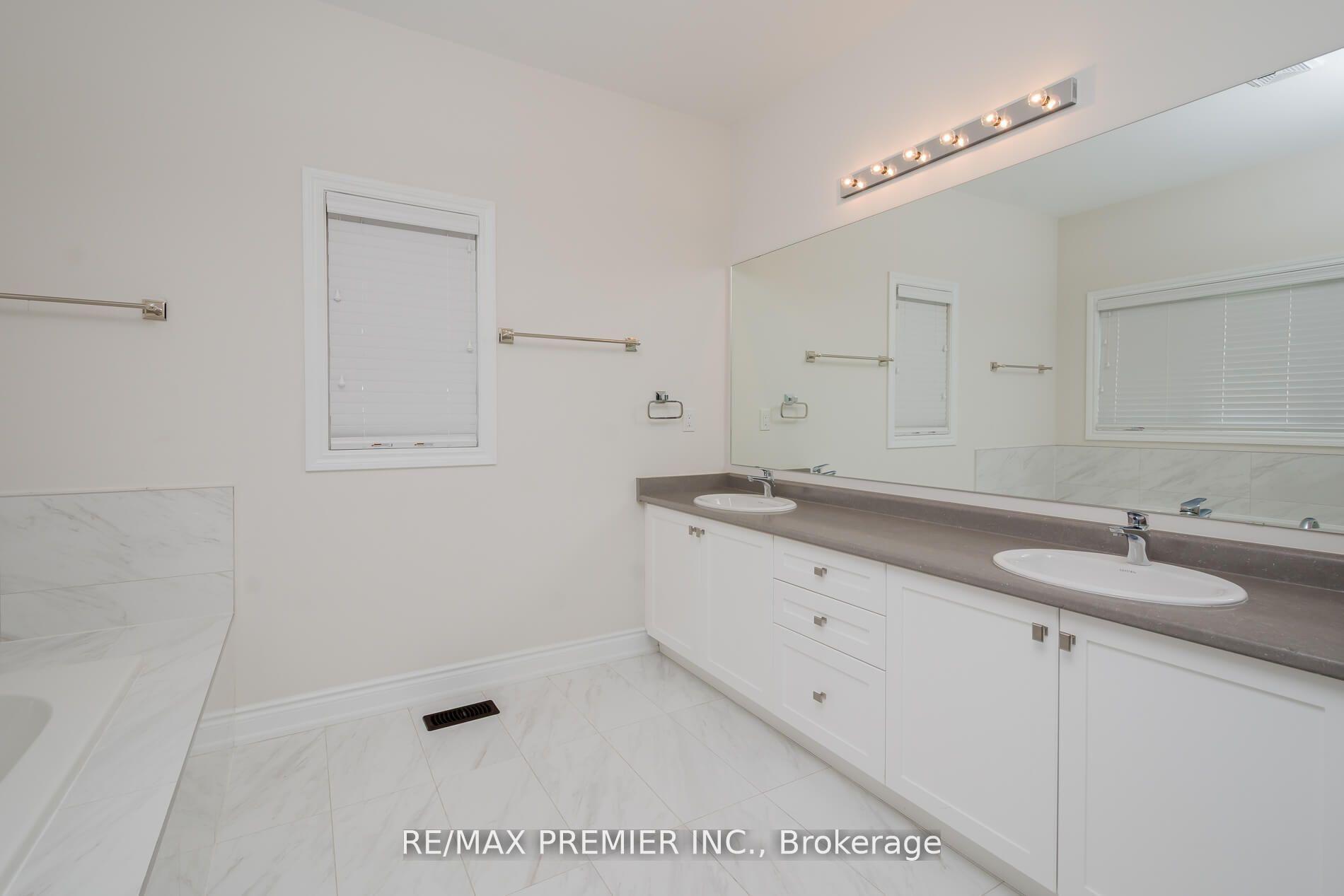 Photo 20 of 115 Rotondo Crescent, Vaughan, Kleinburg — HOMEH