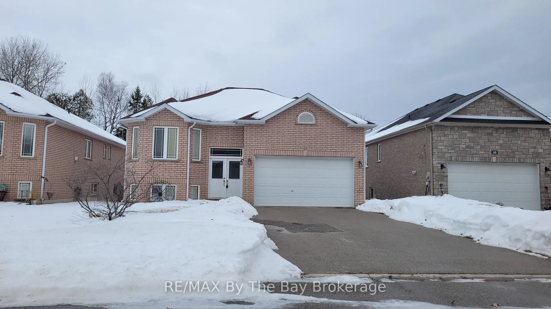 Photo 1 of 42 Tona Trail, Wasaga Beach — HOMEH