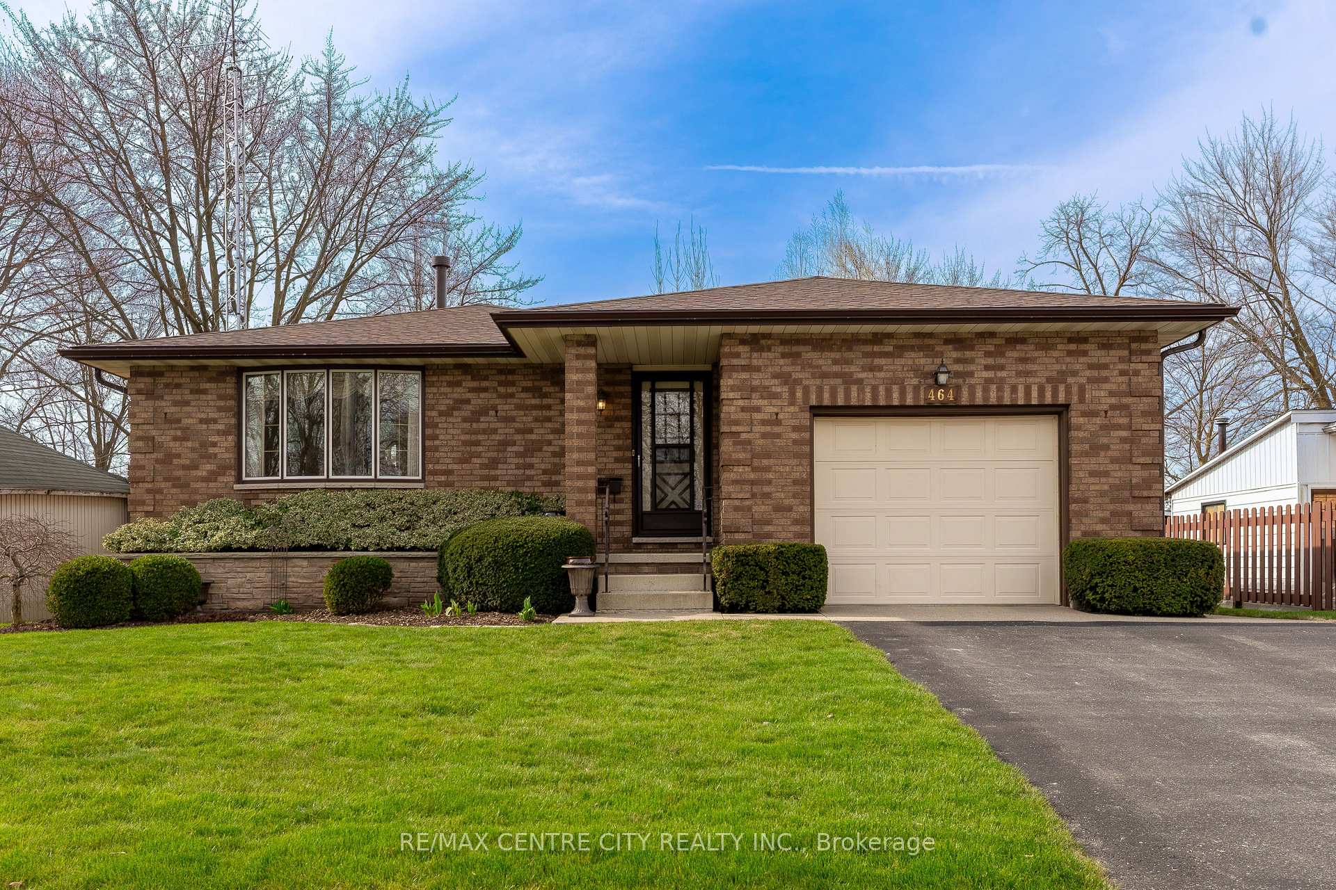 Photo 1 of 464 Huron Street, Warwick, Watford — HOMEH