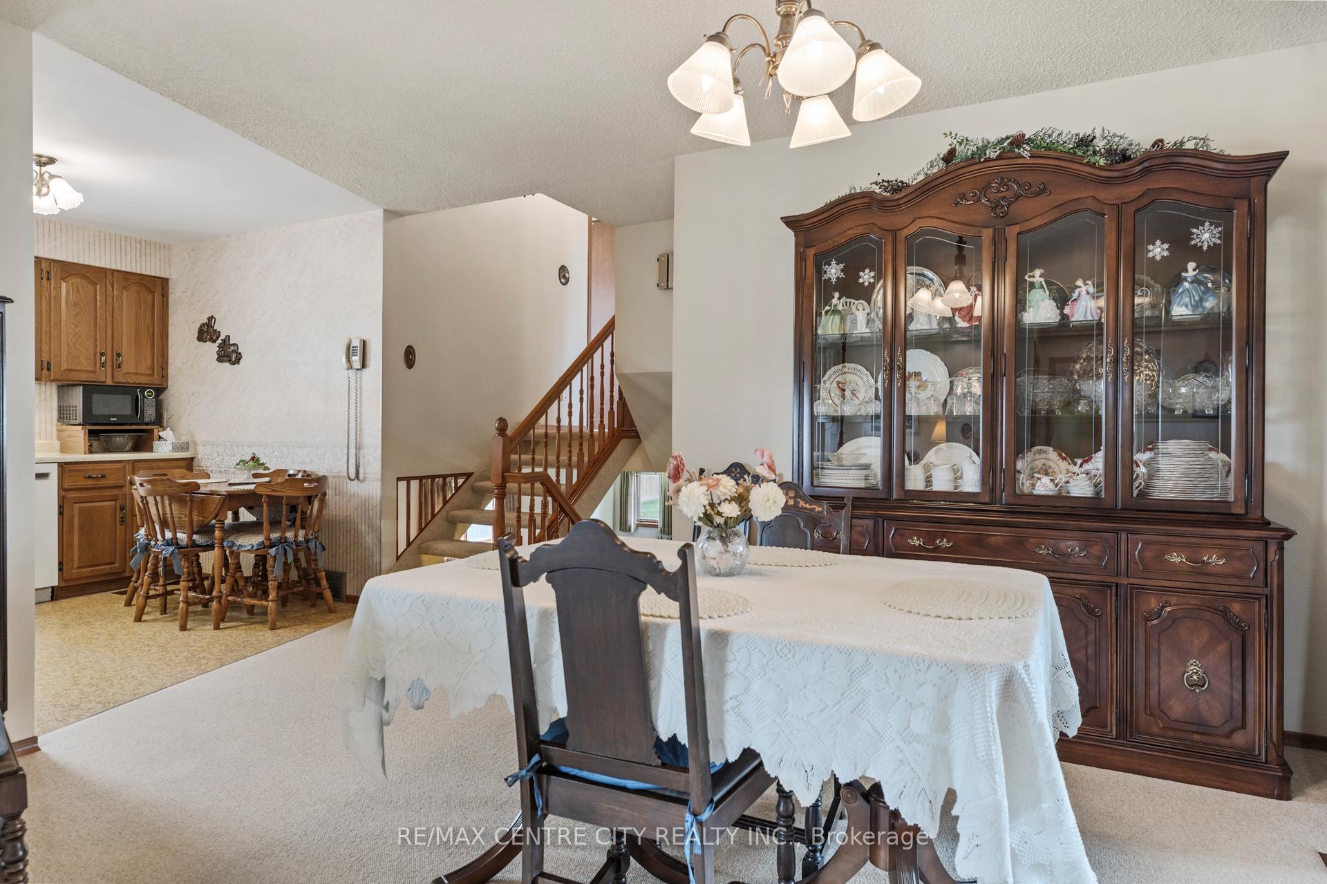 Photo 8 of 464 Huron Street, Warwick, Watford — HOMEH