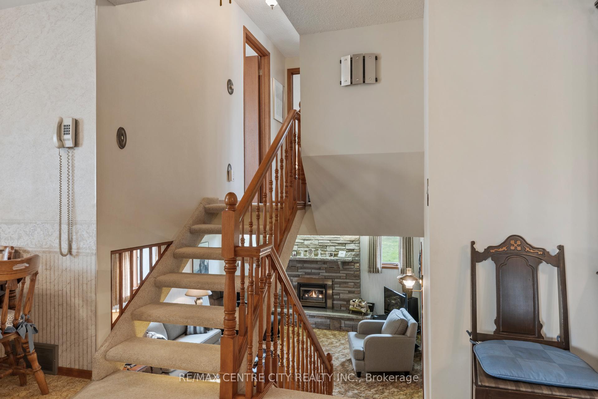 Photo 9 of 464 Huron Street, Warwick, Watford — HOMEH