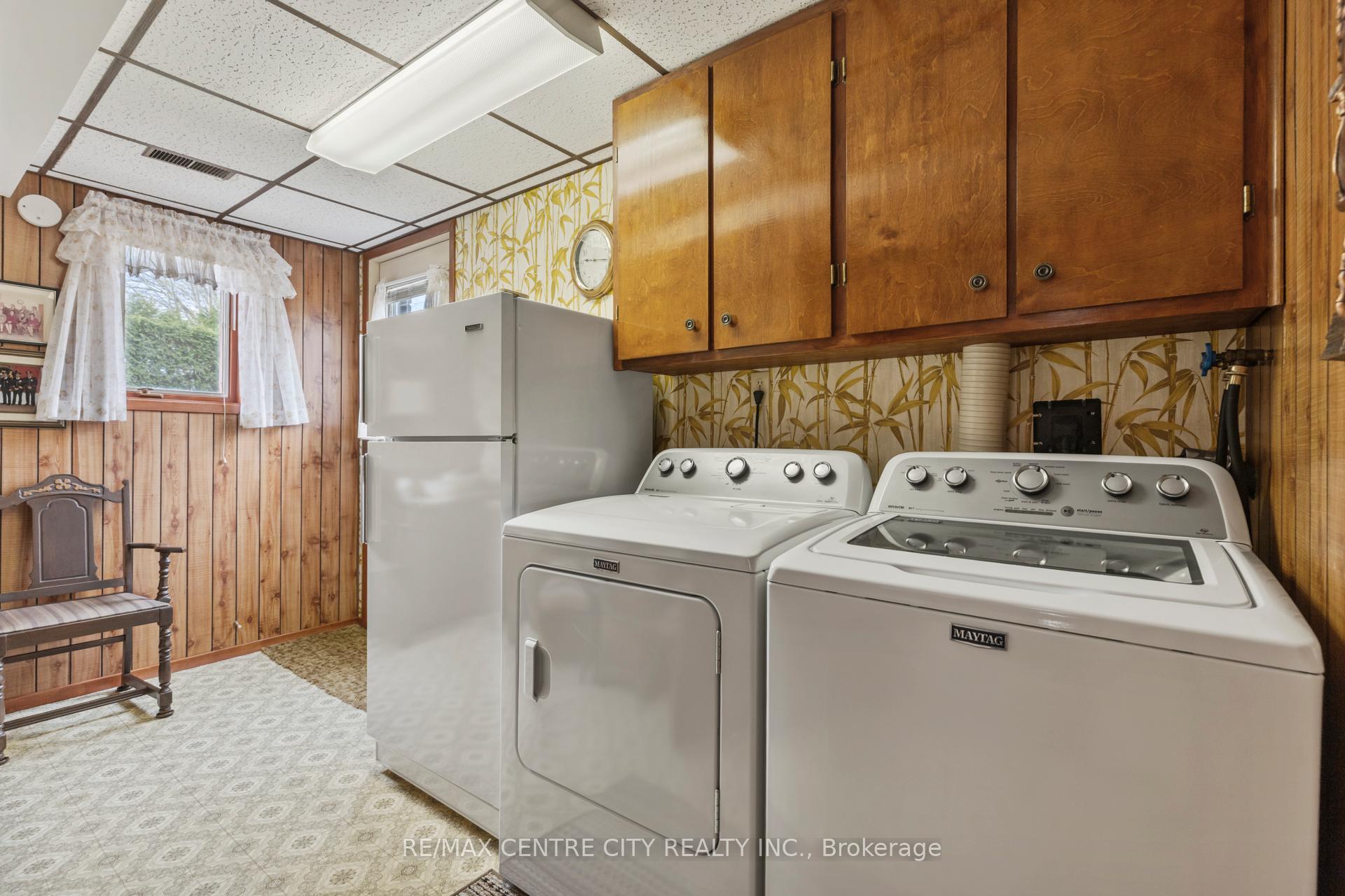 Photo 16 of 464 Huron Street, Warwick, Watford — HOMEH