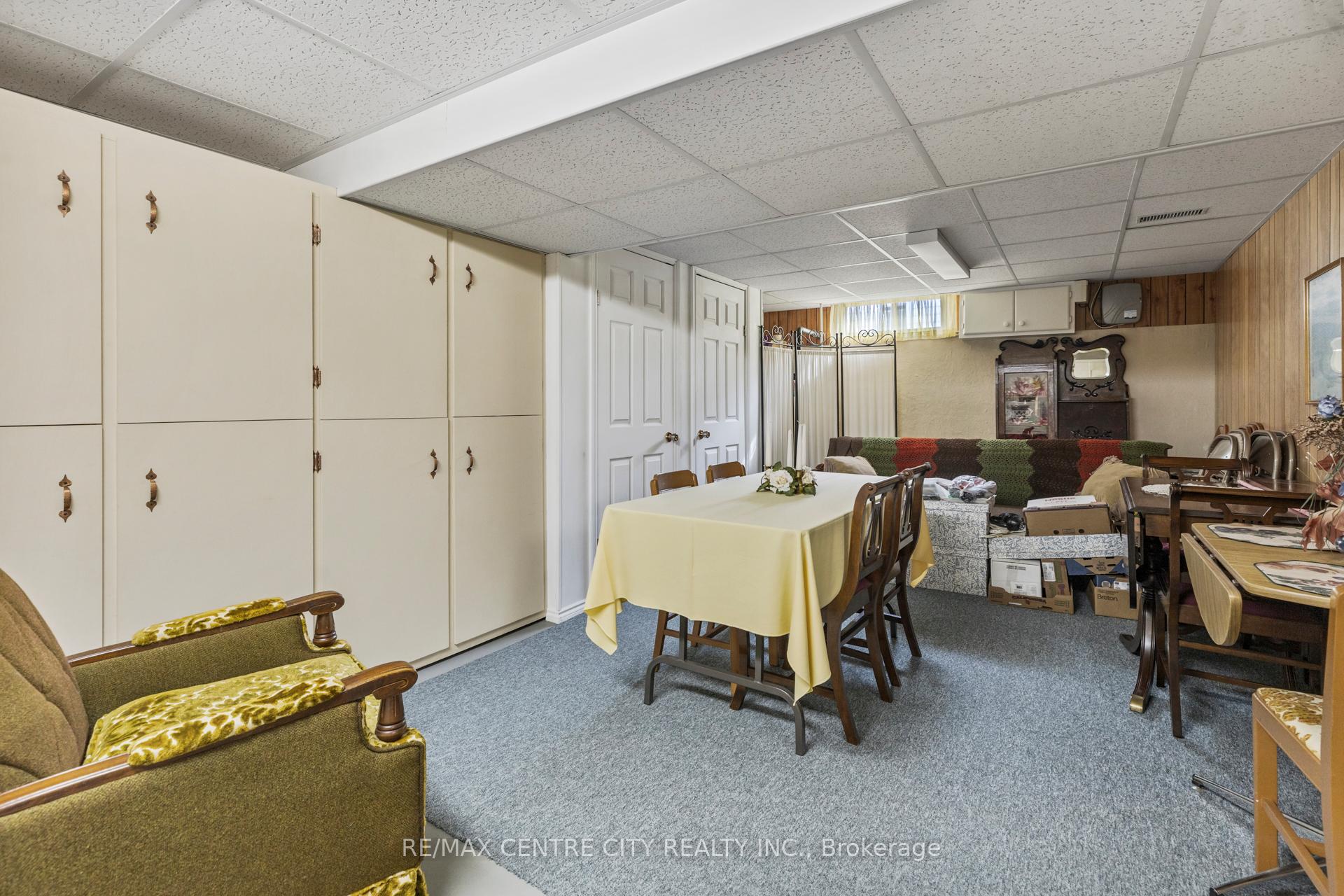 Photo 20 of 464 Huron Street, Warwick, Watford — HOMEH