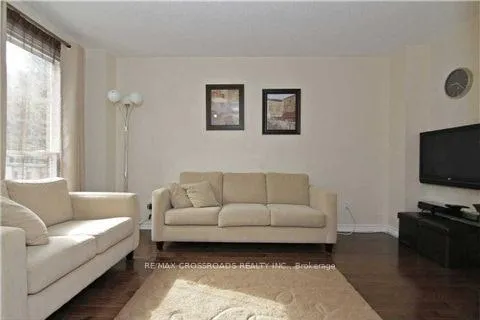 Photo 3 of 110 Whitney Place, Vaughan, Lakeview Estates — HOMEH