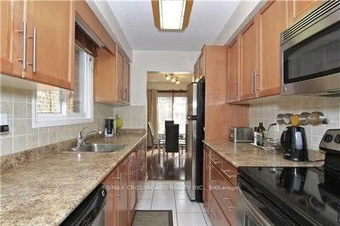 Photo 5 of 110 Whitney Place, Vaughan, Lakeview Estates — HOMEH