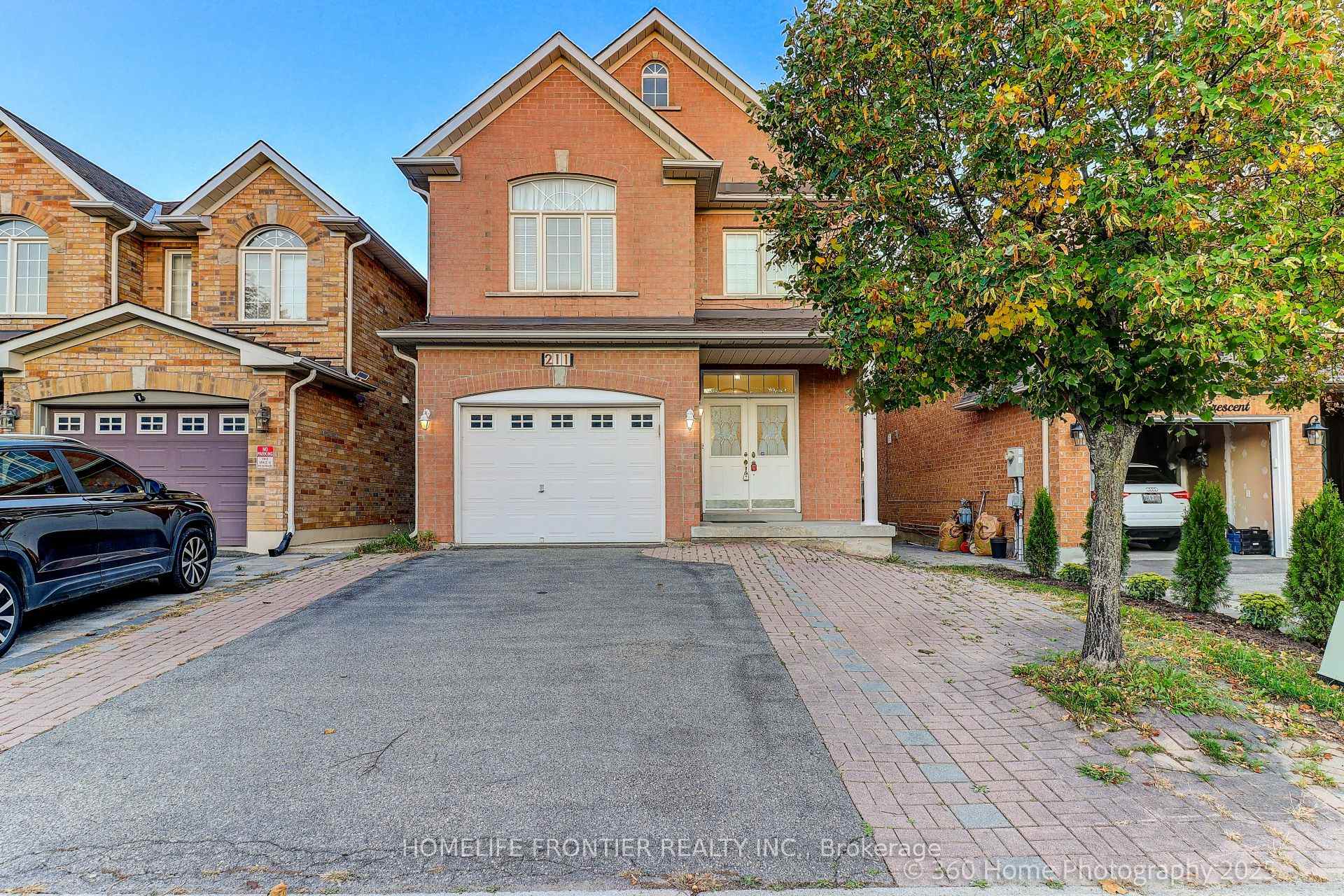 Front of 211 Kayla Crescent