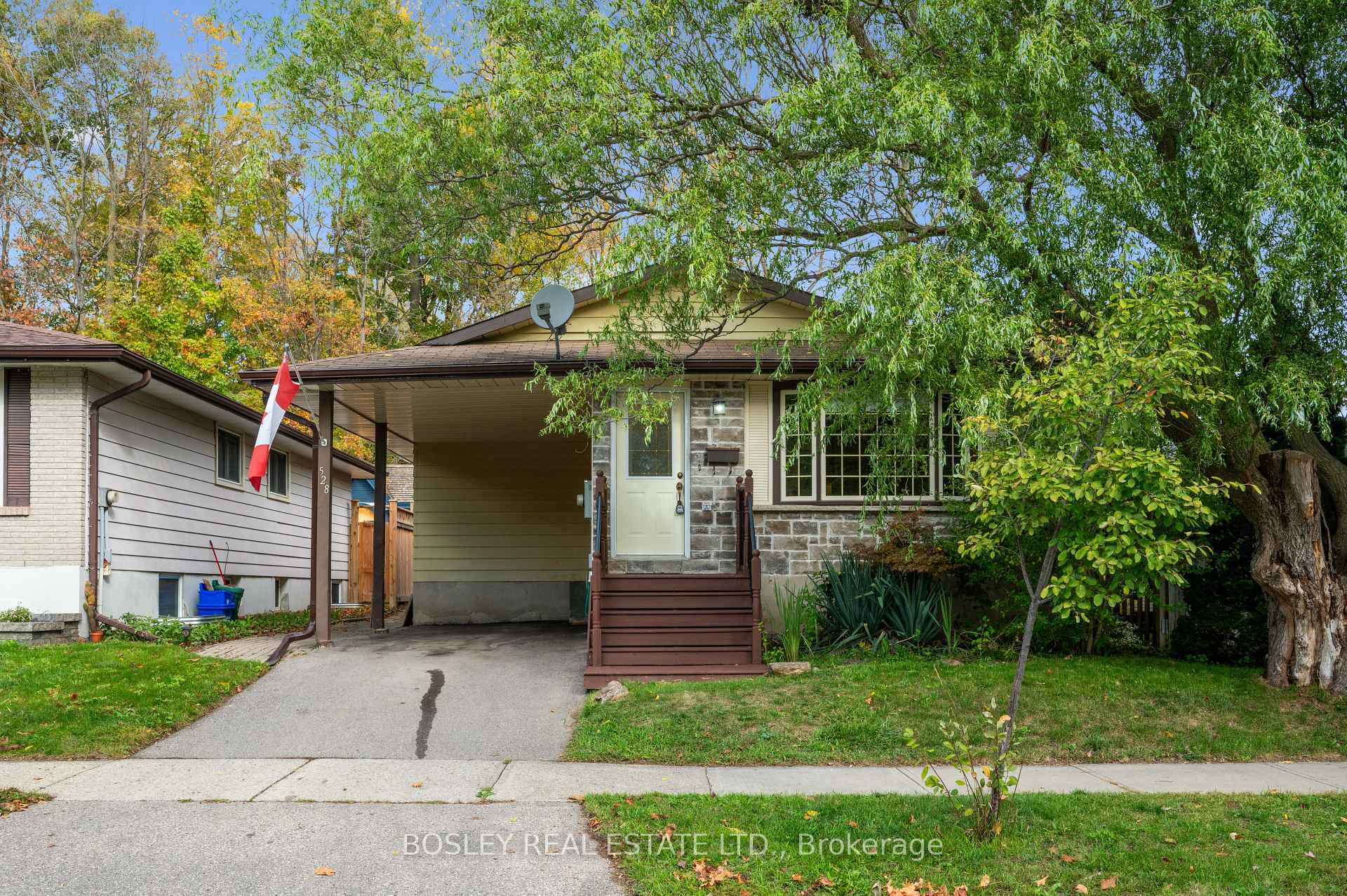 Photo 2 of 528 Fallingbrook Drive, Waterloo — HOMEH