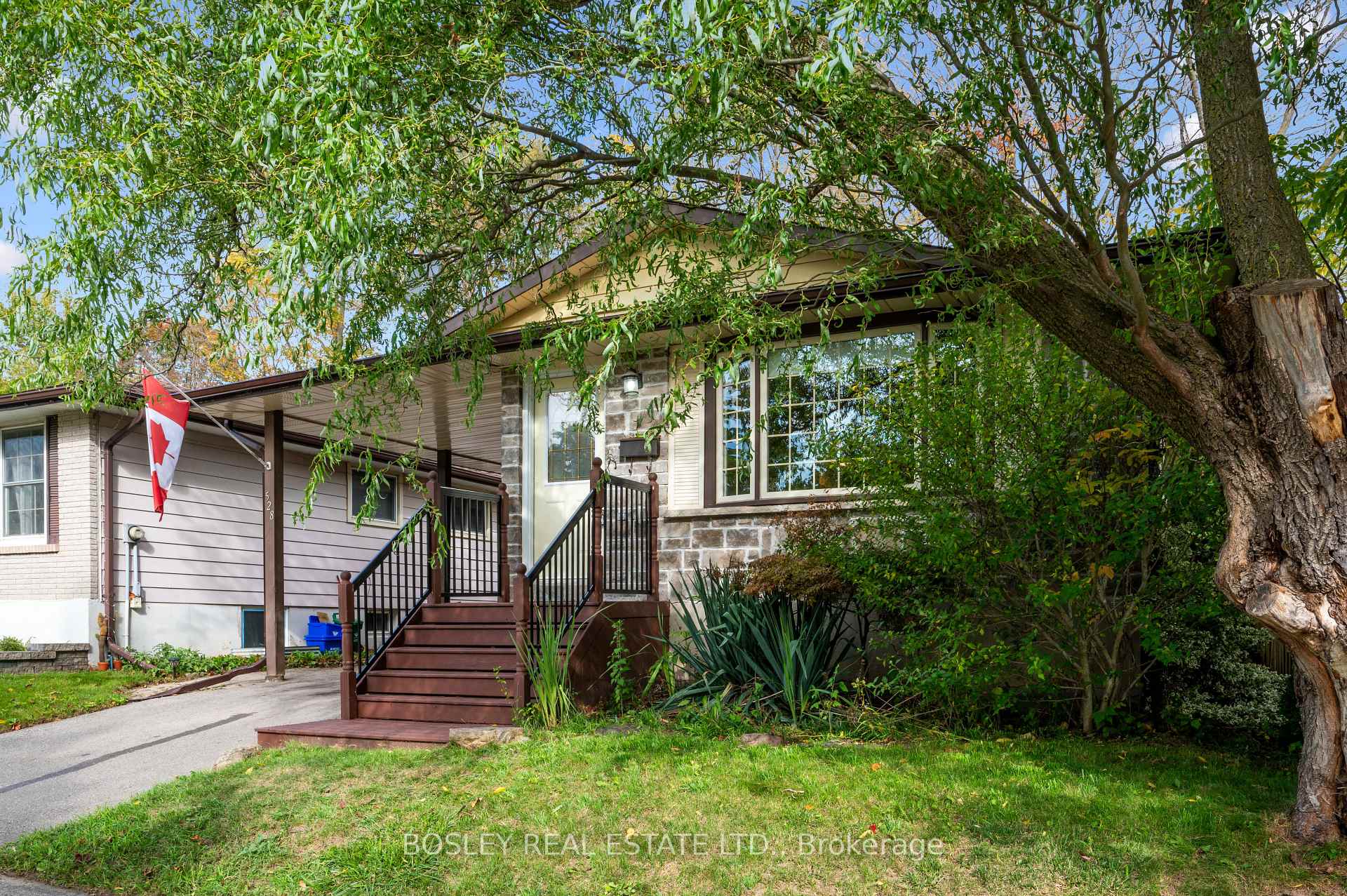 Photo 4 of 528 Fallingbrook Drive, Waterloo — HOMEH