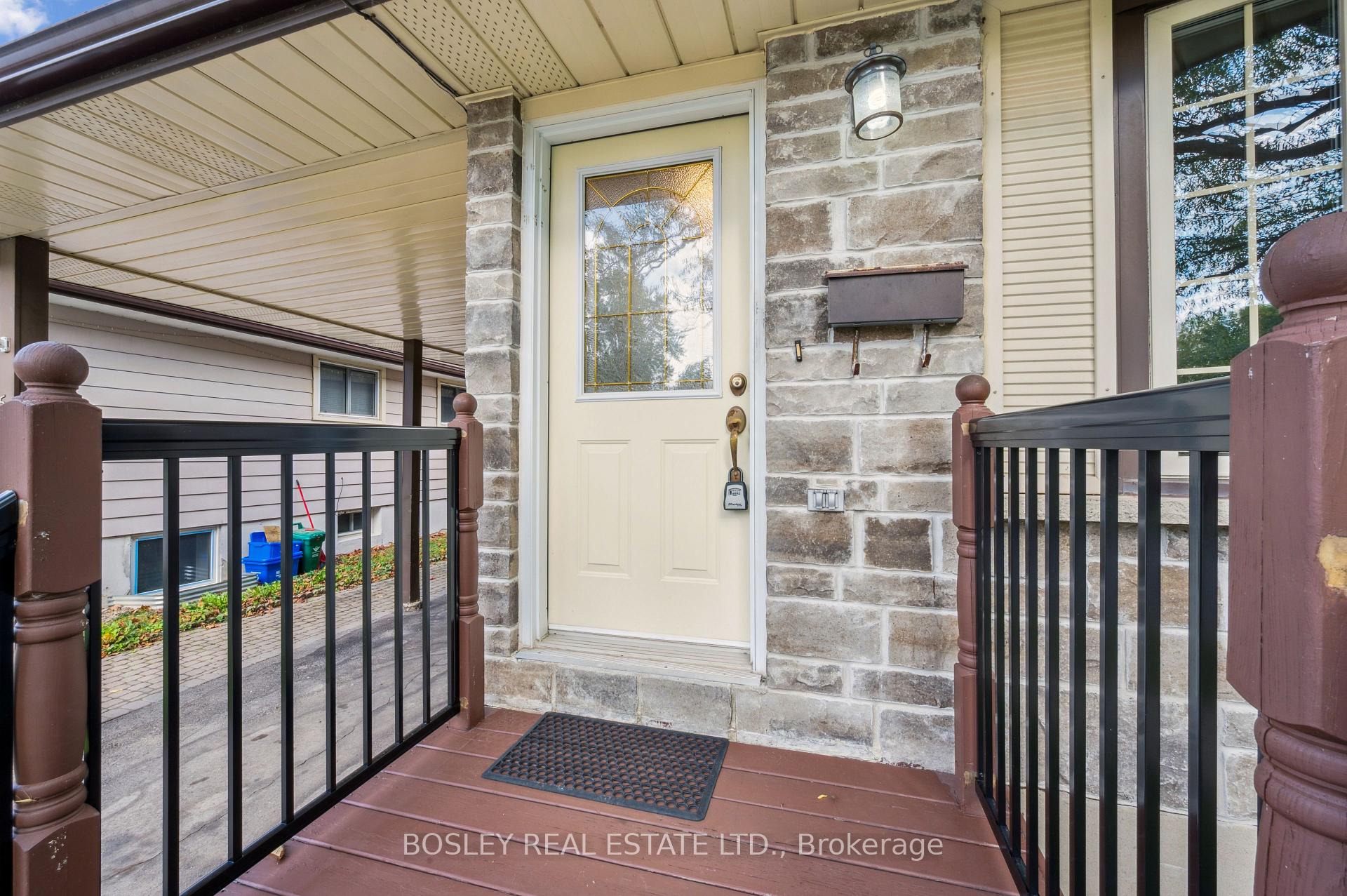 Photo 5 of 528 Fallingbrook Drive, Waterloo — HOMEH