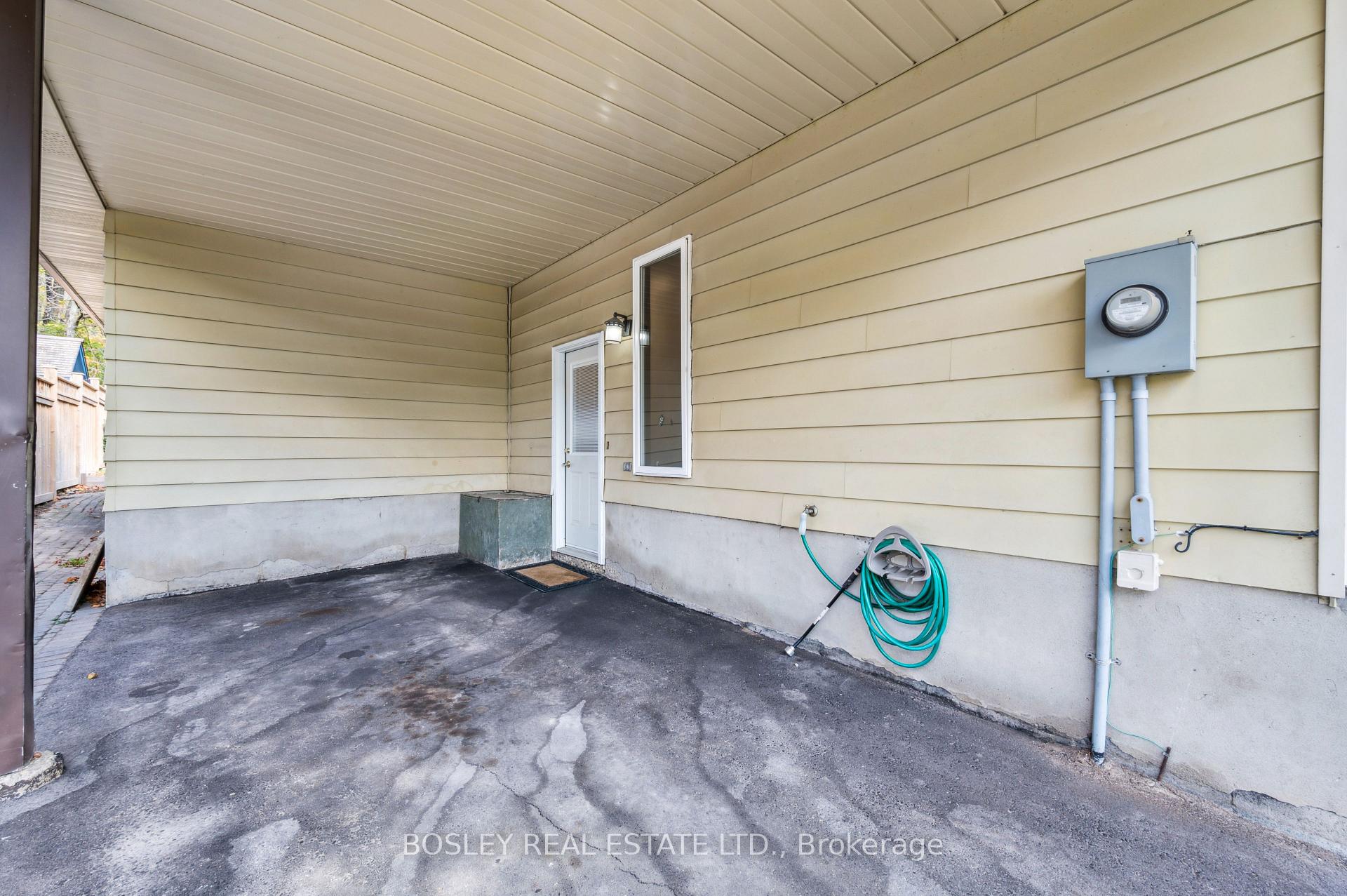 Photo 6 of 528 Fallingbrook Drive, Waterloo — HOMEH