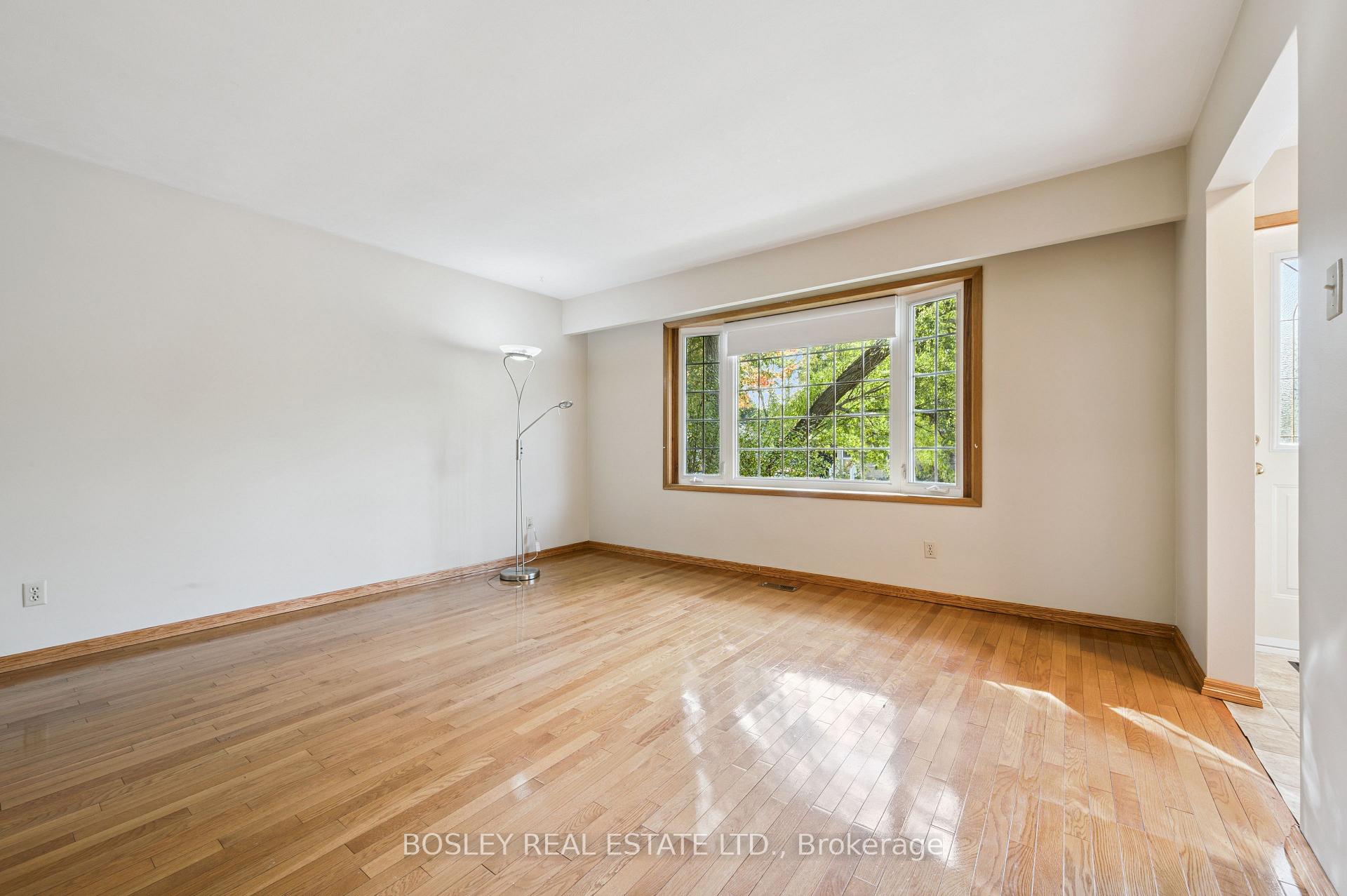 Photo 9 of 528 Fallingbrook Drive, Waterloo — HOMEH