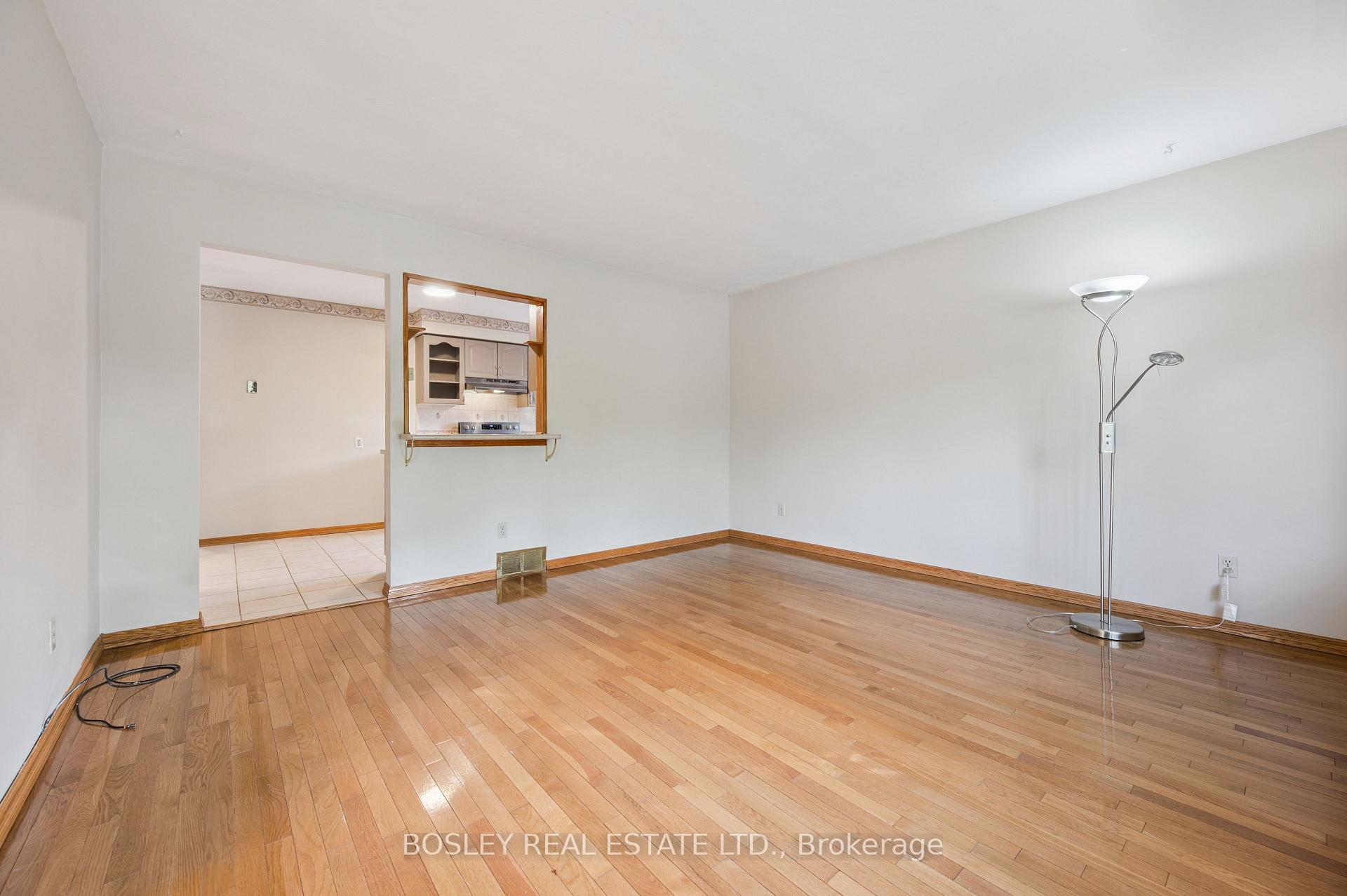 Photo 10 of 528 Fallingbrook Drive, Waterloo — HOMEH