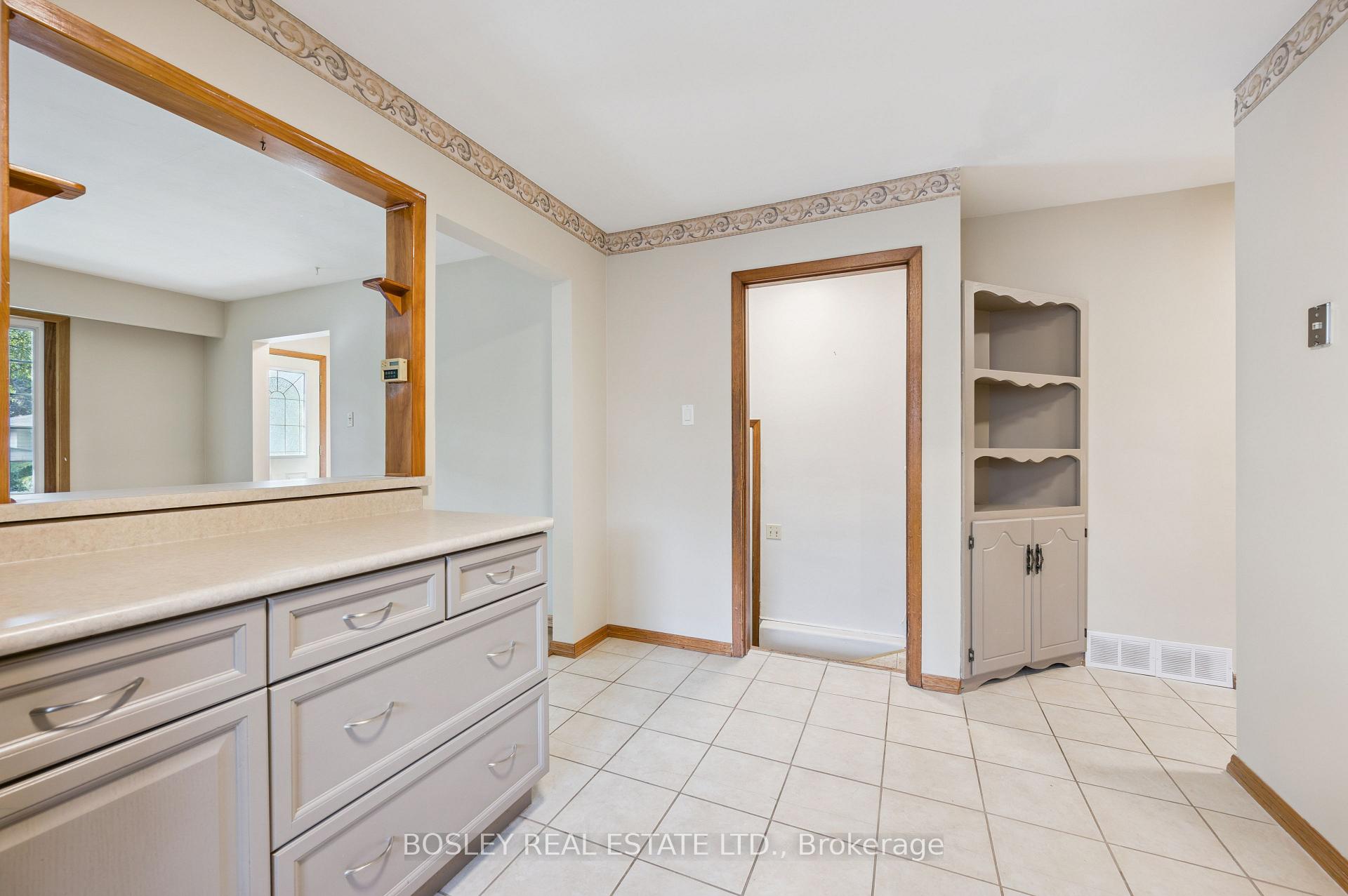 Photo 14 of 528 Fallingbrook Drive, Waterloo — HOMEH
