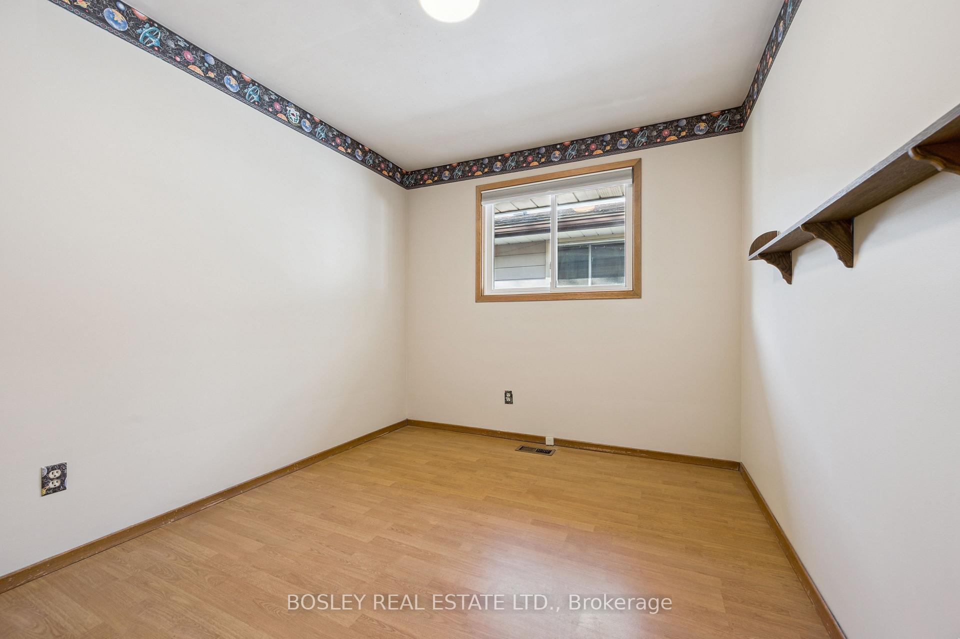Photo 16 of 528 Fallingbrook Drive, Waterloo — HOMEH