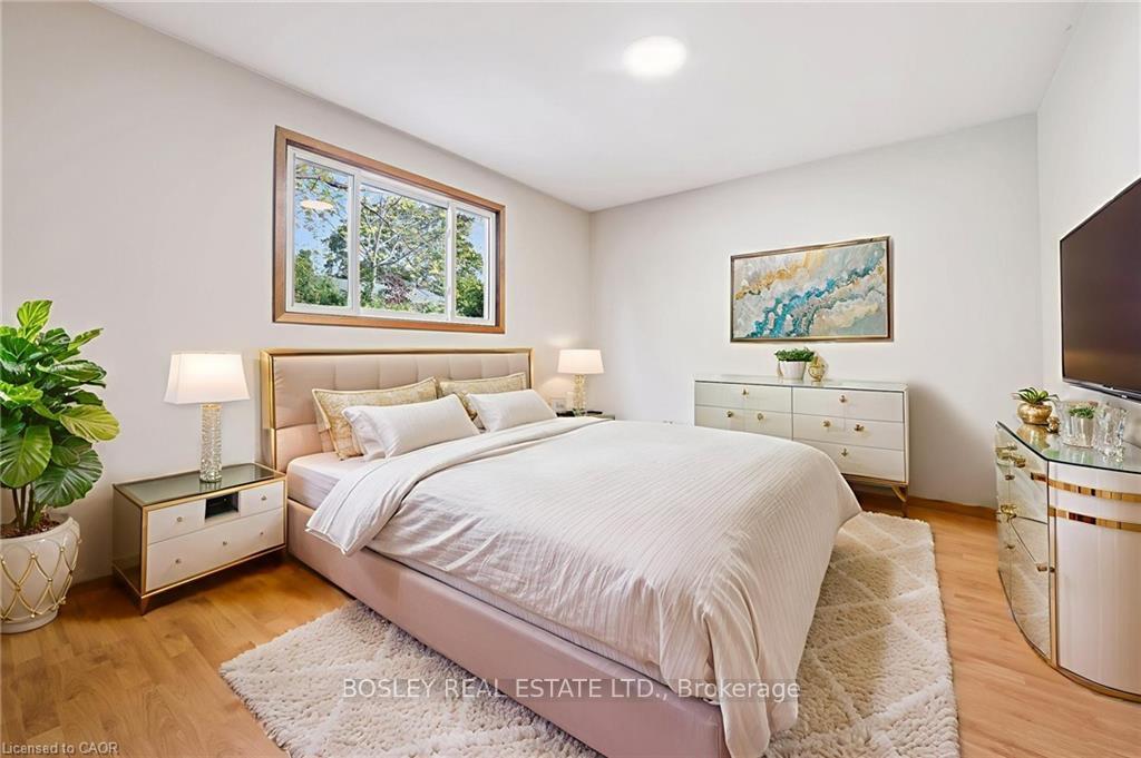 Photo 17 of 528 Fallingbrook Drive, Waterloo — HOMEH