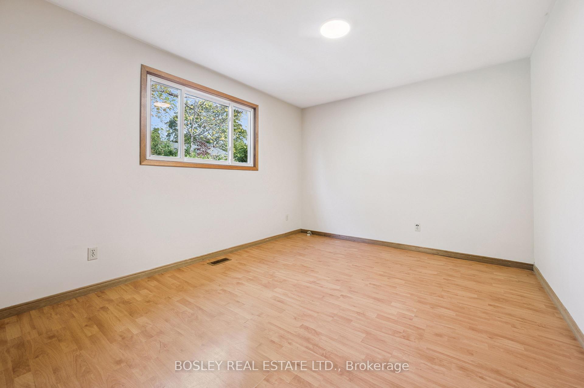 Photo 18 of 528 Fallingbrook Drive, Waterloo — HOMEH
