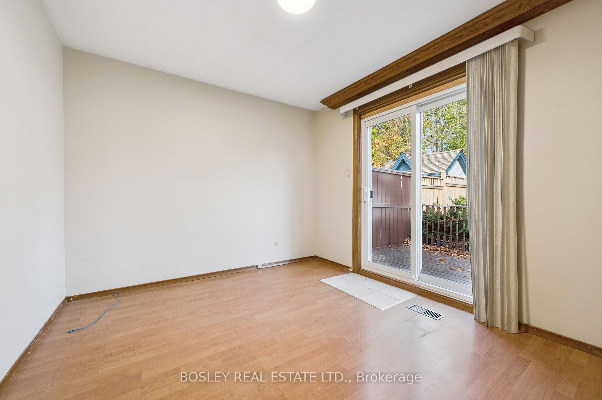 Photo 20 of 528 Fallingbrook Drive, Waterloo — HOMEH