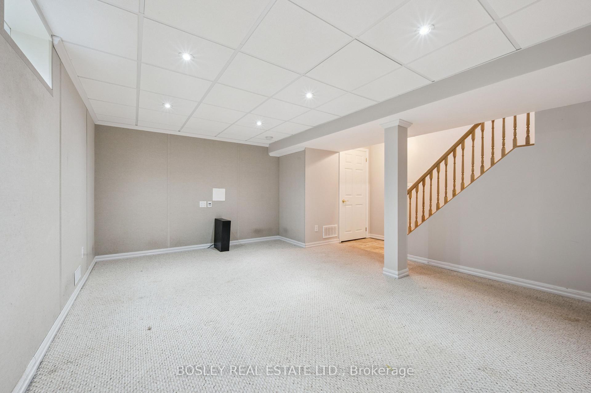 Photo 22 of 528 Fallingbrook Drive, Waterloo — HOMEH