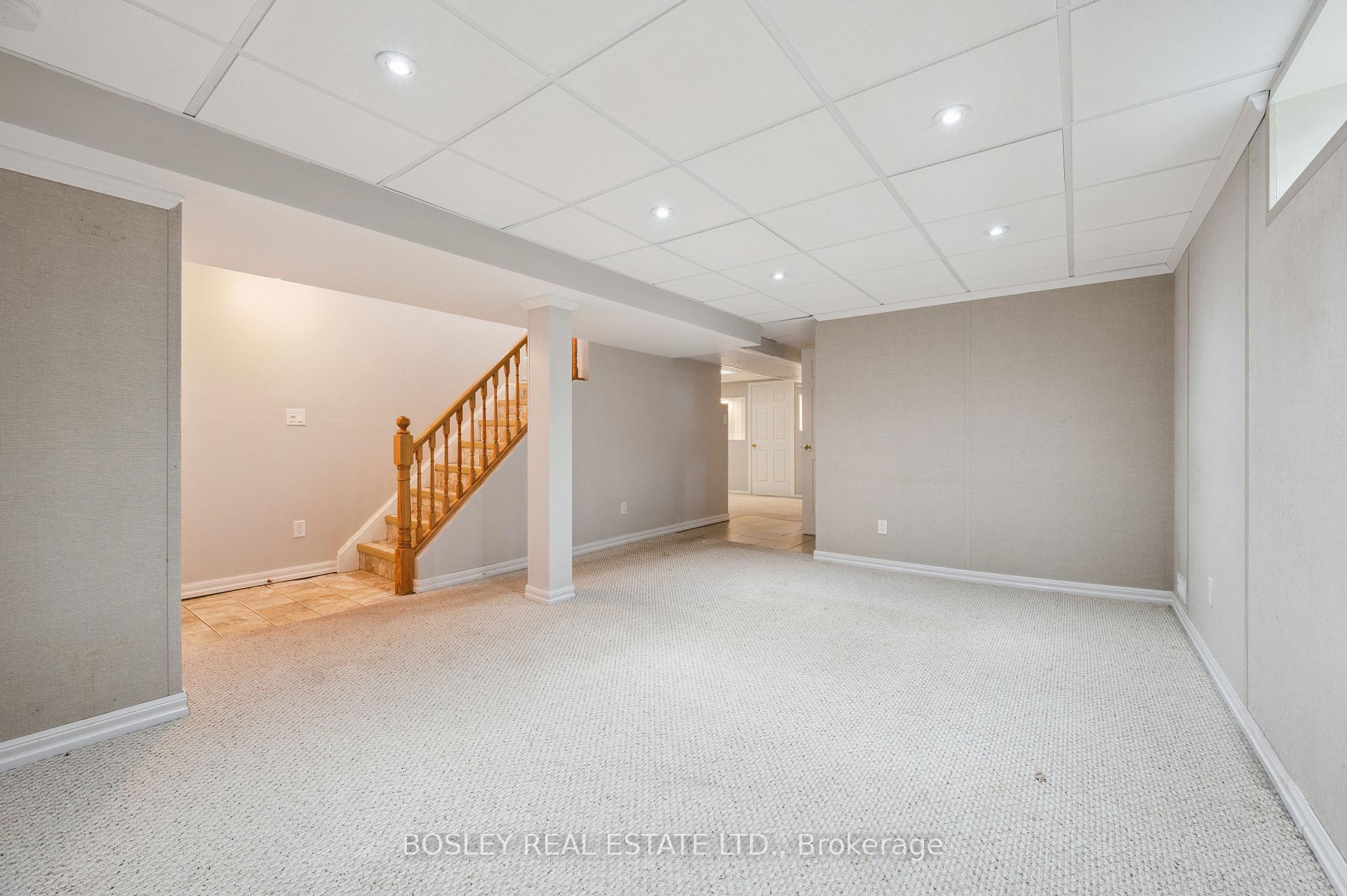 Photo 24 of 528 Fallingbrook Drive, Waterloo — HOMEH